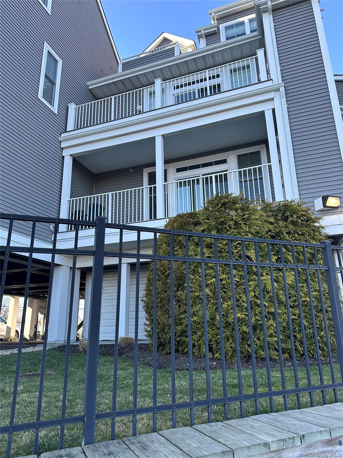 #2 photo, 311 Marina Pointe Drive, Нассау ‖ East Rockaway , NY 11518