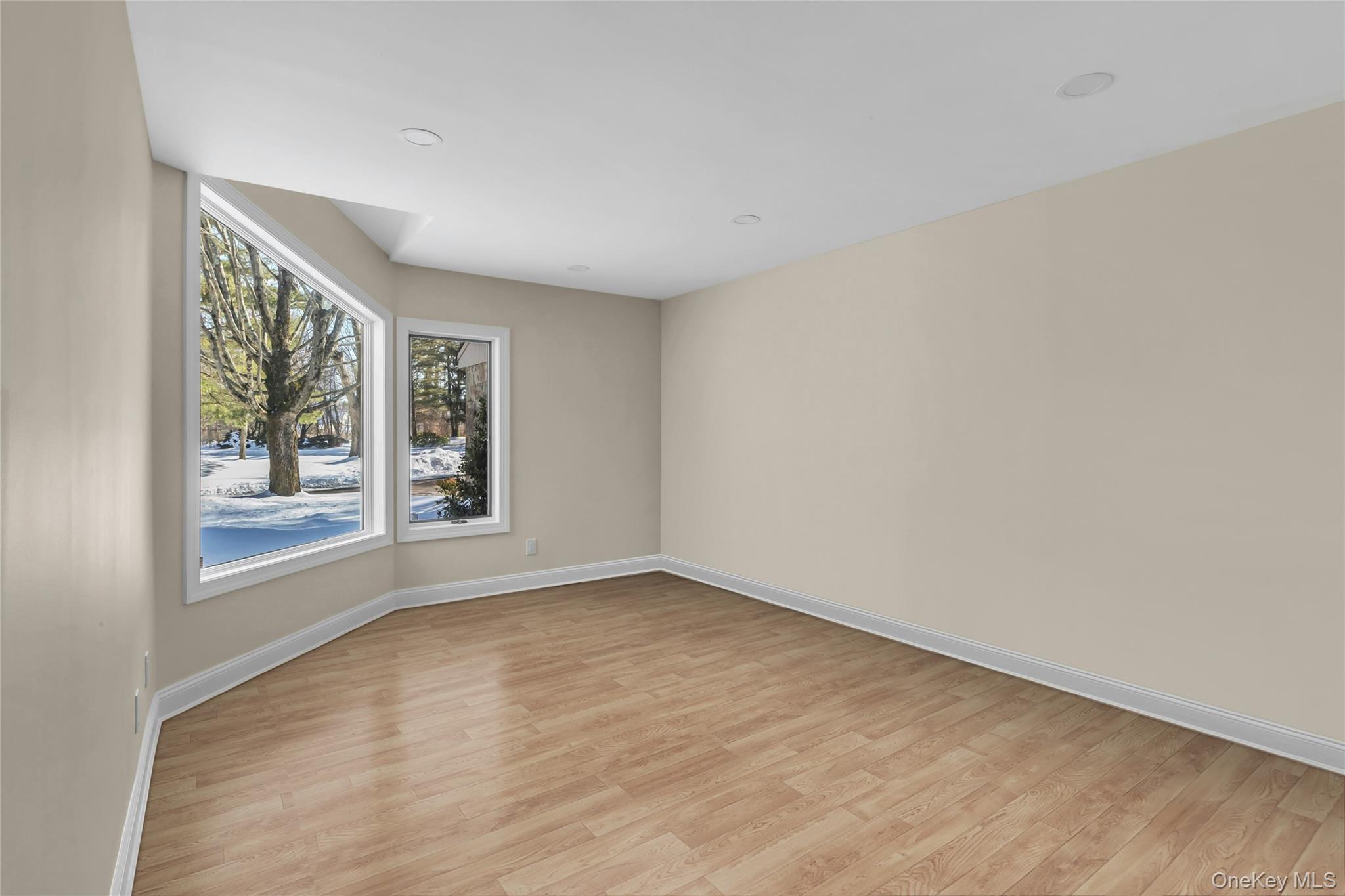 #5 photo, 3 Willada Lane, Нассау ‖ Glen Cove , NY 11542