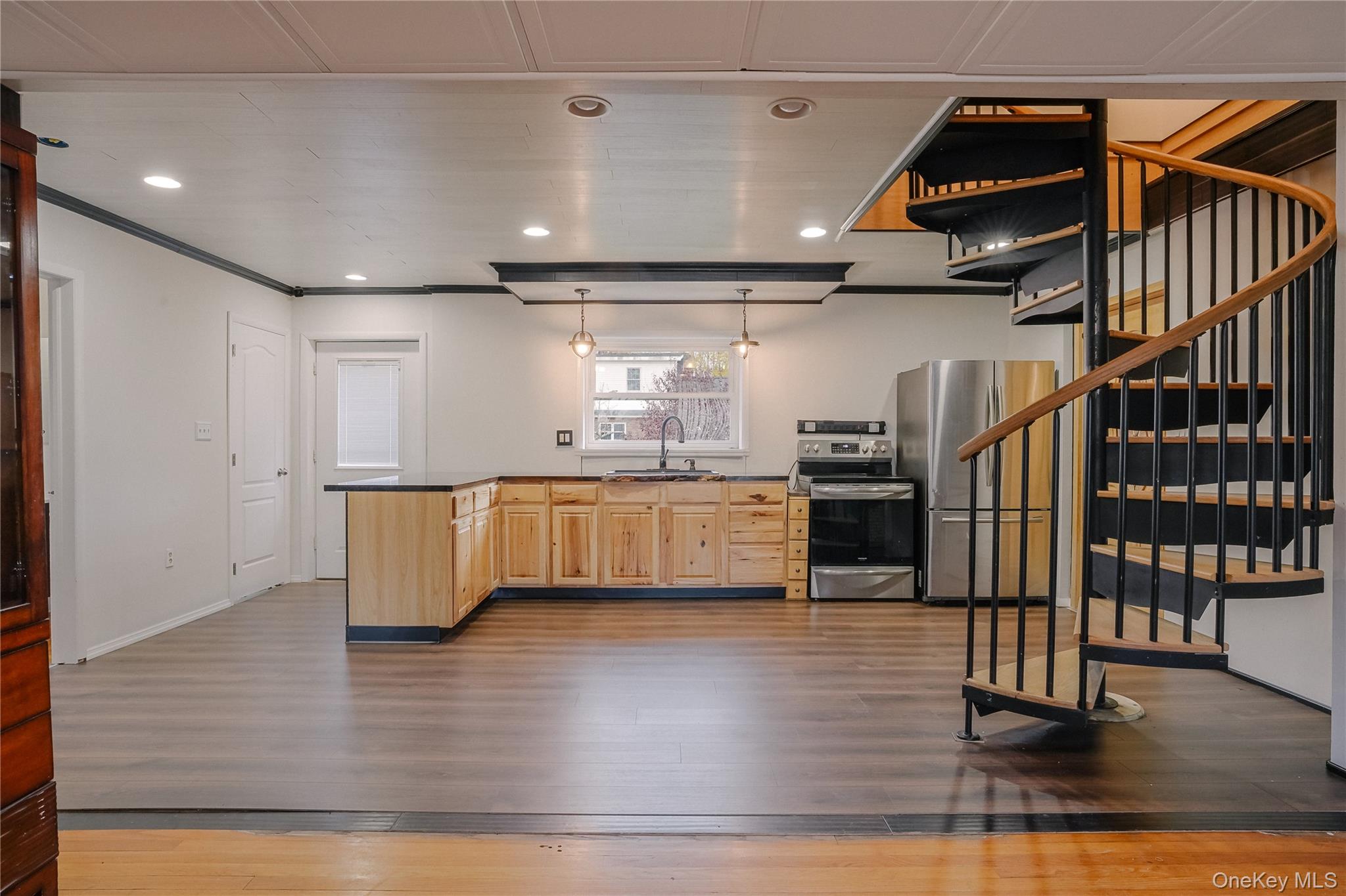 #4 photo, 1054 Columbia Street, Kingston , NY 12401