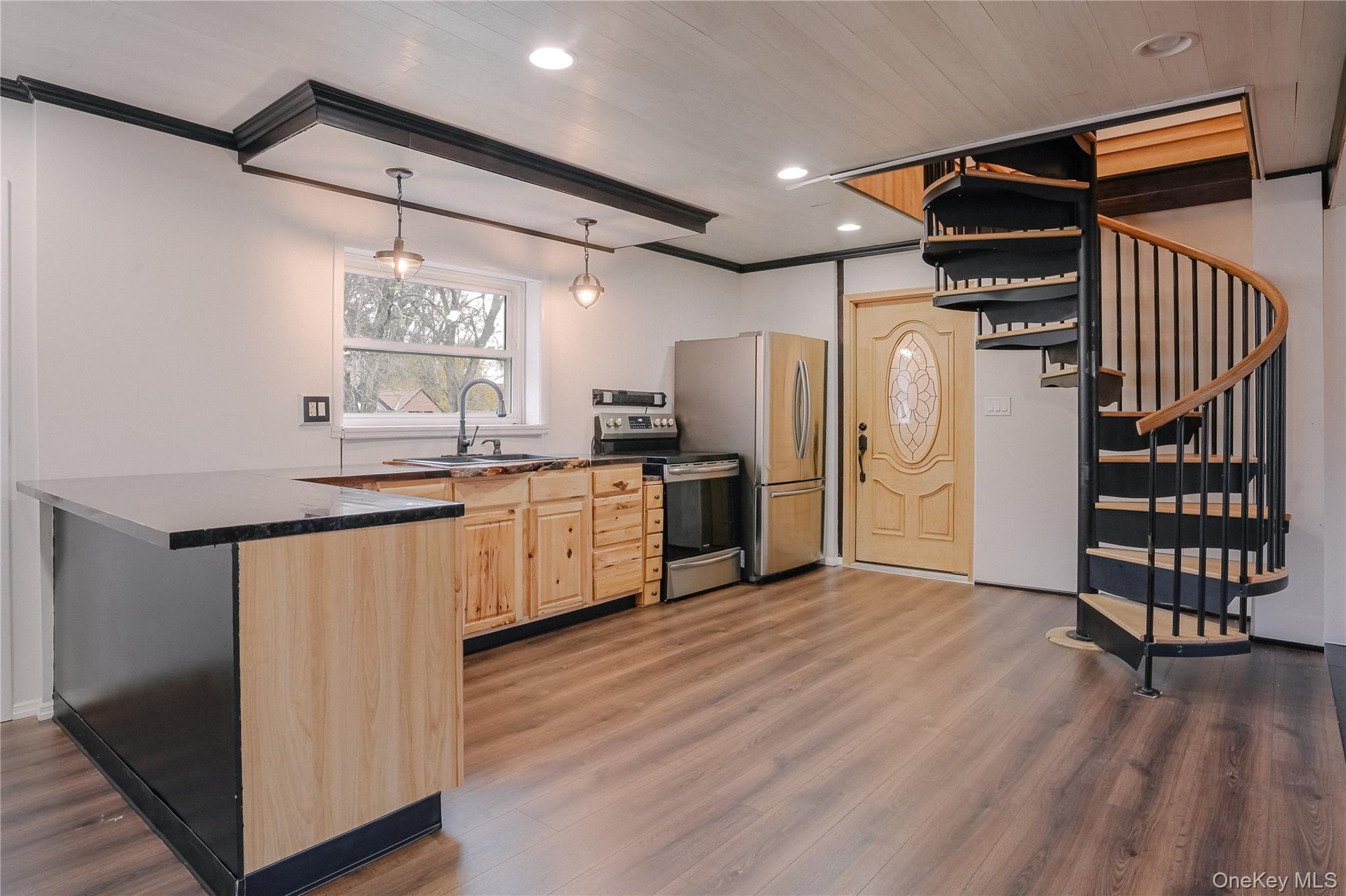 #6 photo, 1054 Columbia Street, Kingston , NY 12401