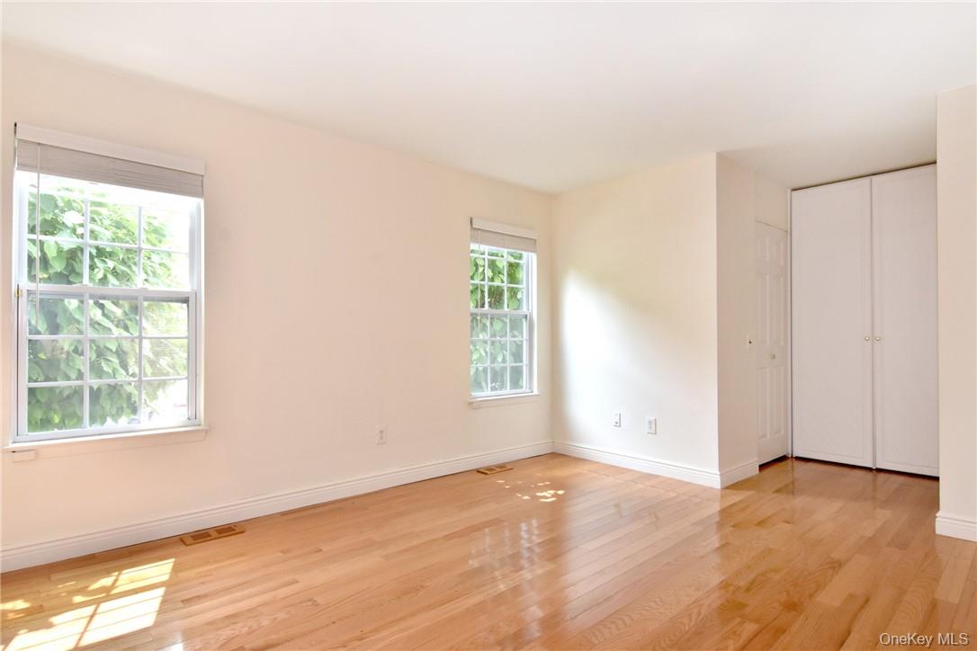 #11 photo, 352 Carroll Close, Tarrytown , NY 10591