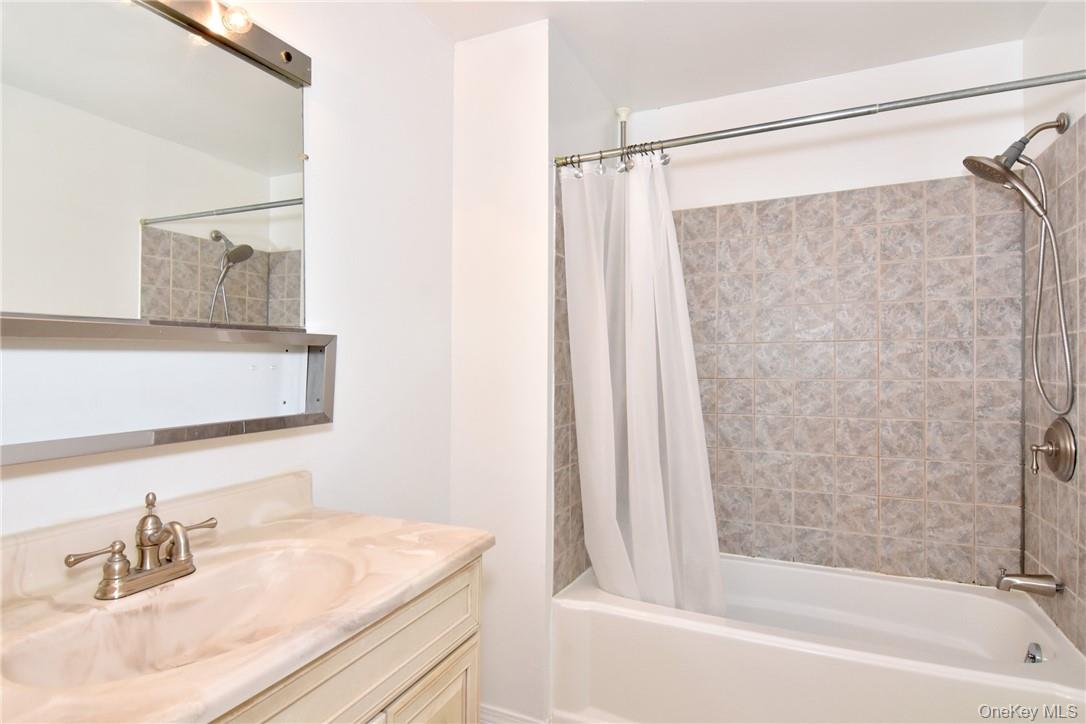 #12 photo, 352 Carroll Close, Tarrytown , NY 10591