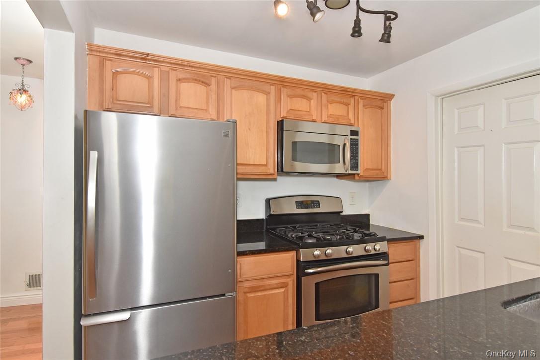 #3 photo, 352 Carroll Close, Tarrytown , NY 10591