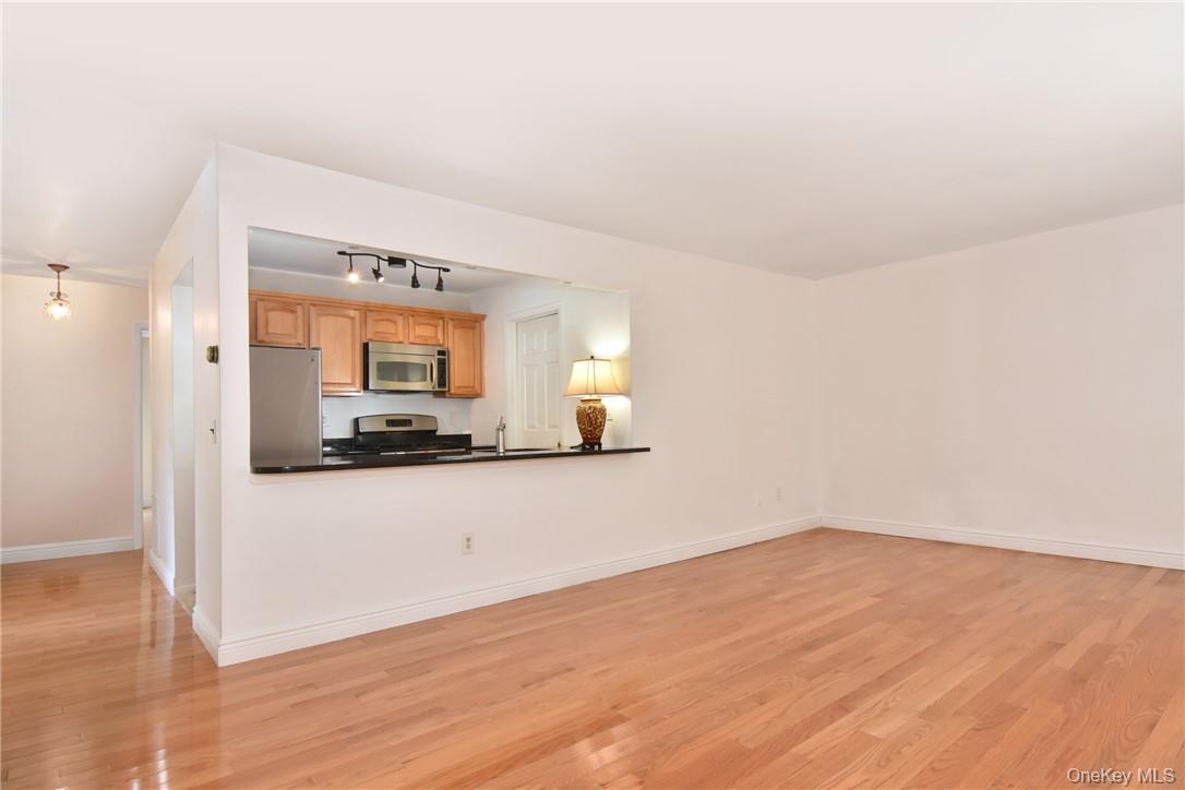 #5 photo, 352 Carroll Close, Tarrytown , NY 10591