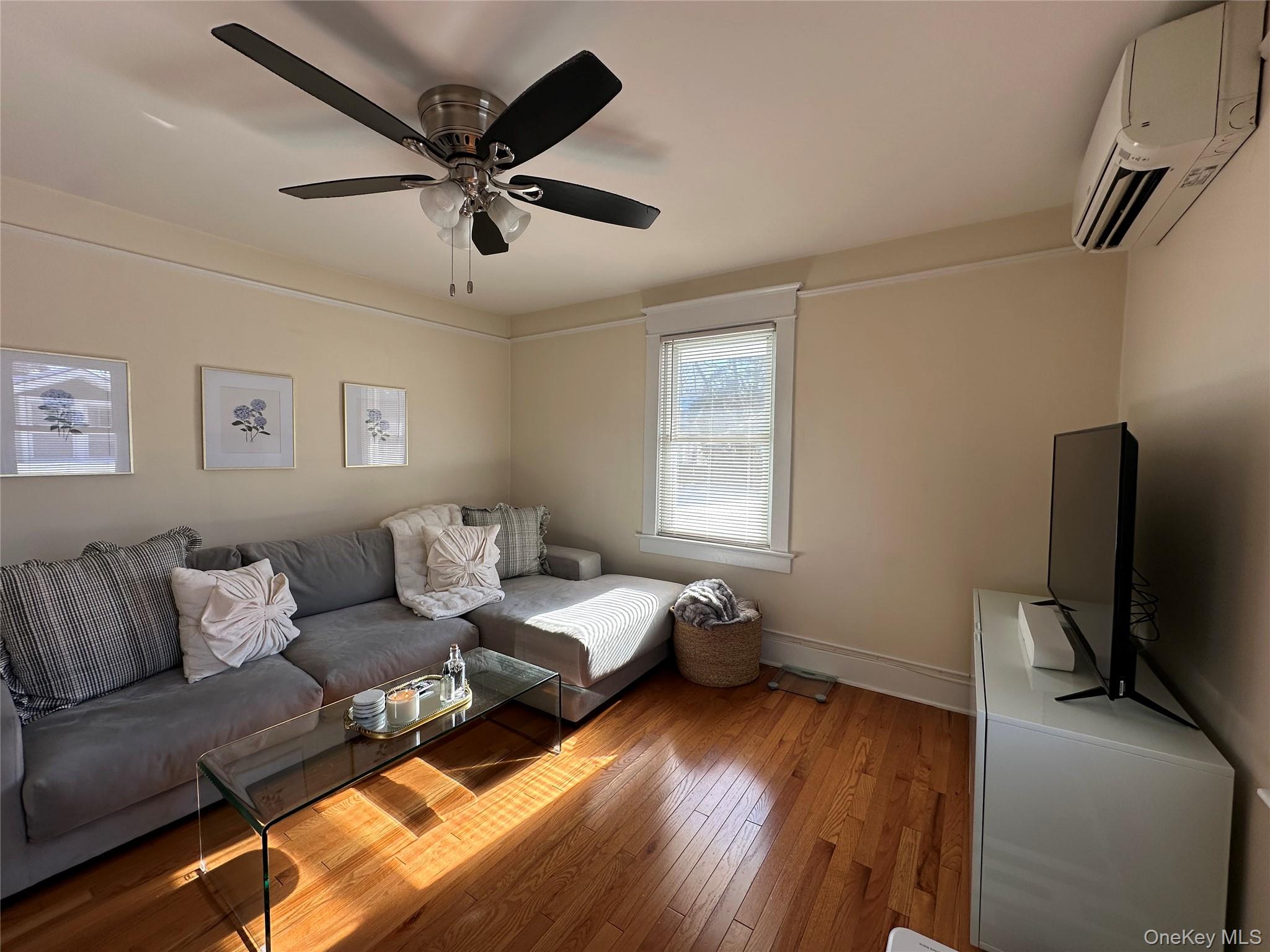 #6 photo, 5 Fairmount Street, Huntington , NY 11743