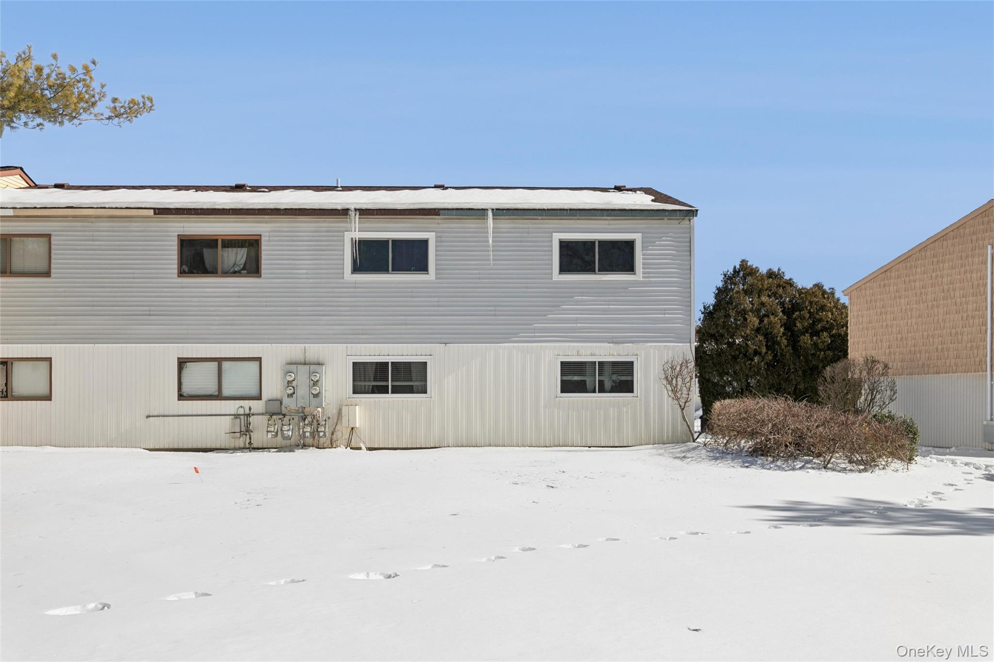 #14 photo, 141 Pointe Circle N, Coram , NY 11727