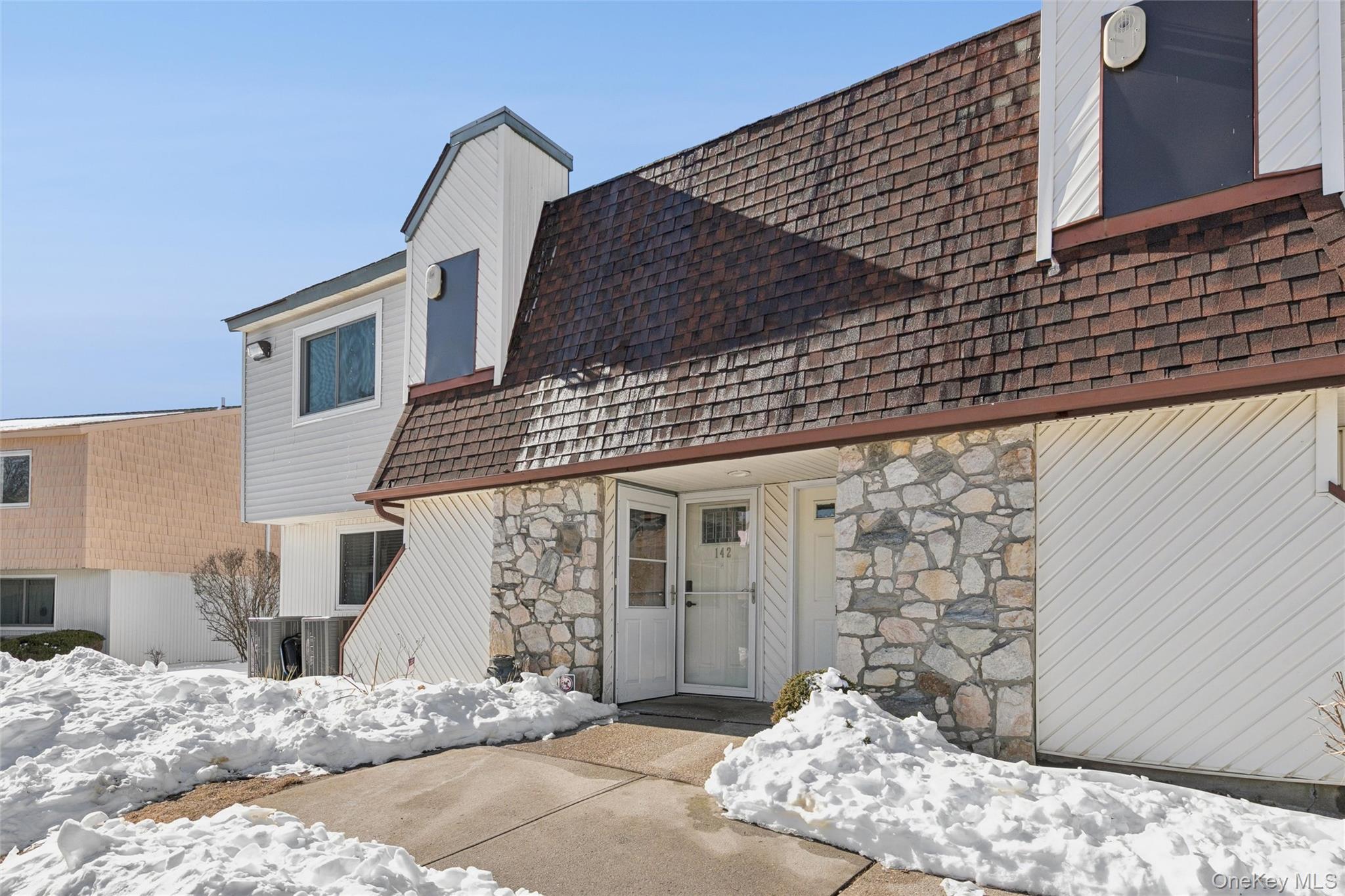 #3 photo, 141 Pointe Circle N, Coram , NY 11727