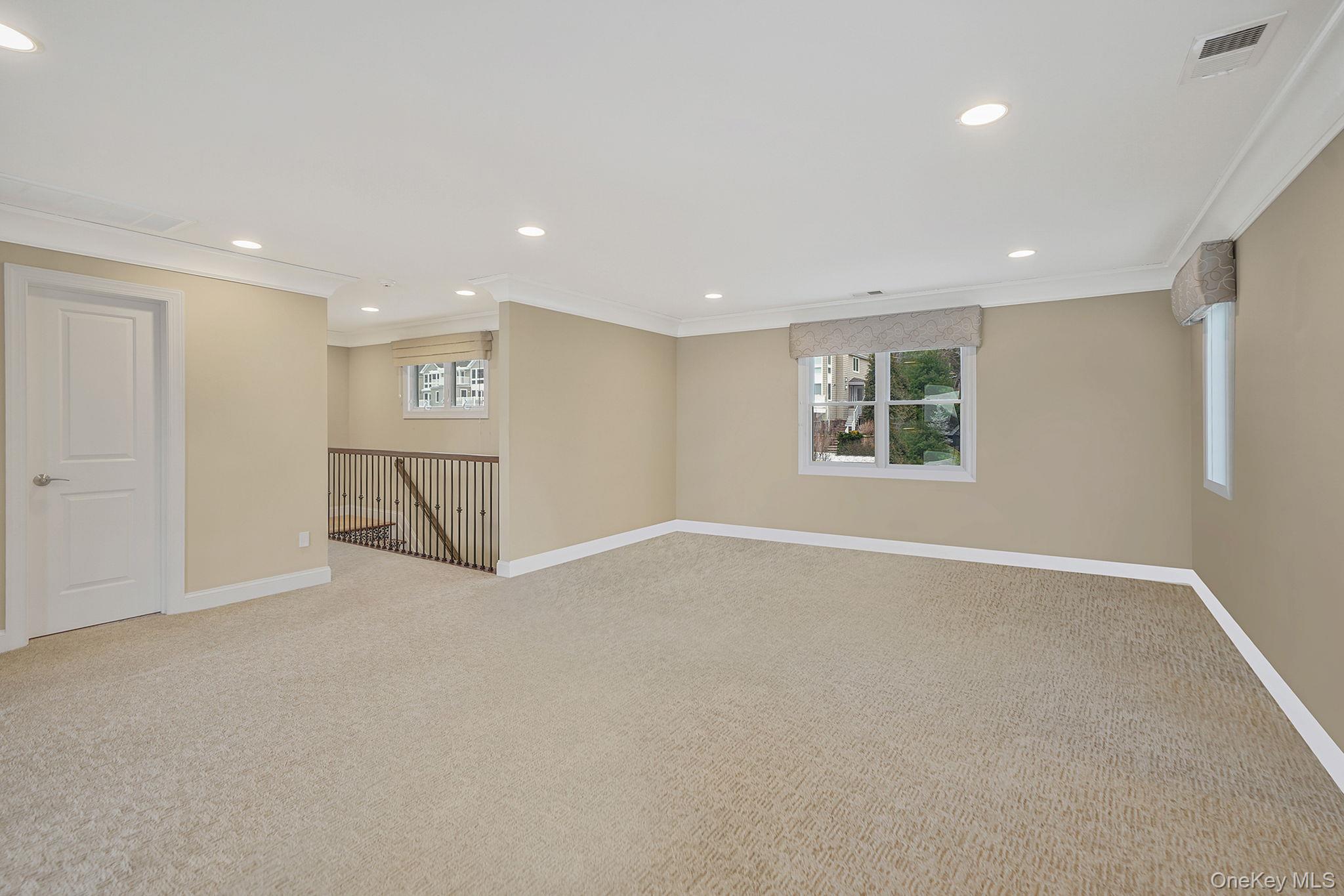 #20 photo, Port Jefferson, سوفولك Port Jefferson , NY 11777