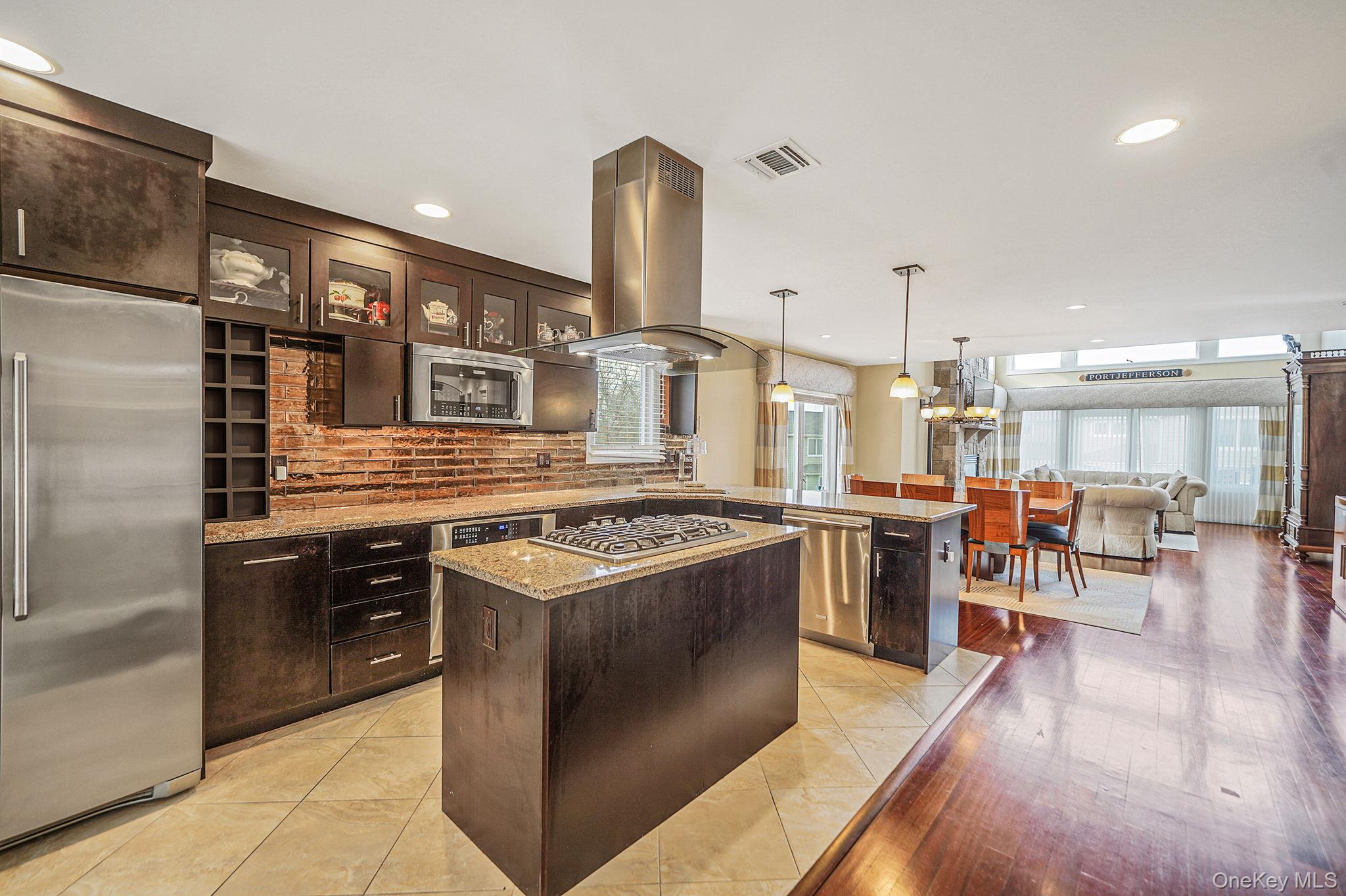 #6 photo, Port Jefferson, سوفولك Port Jefferson , NY 11777