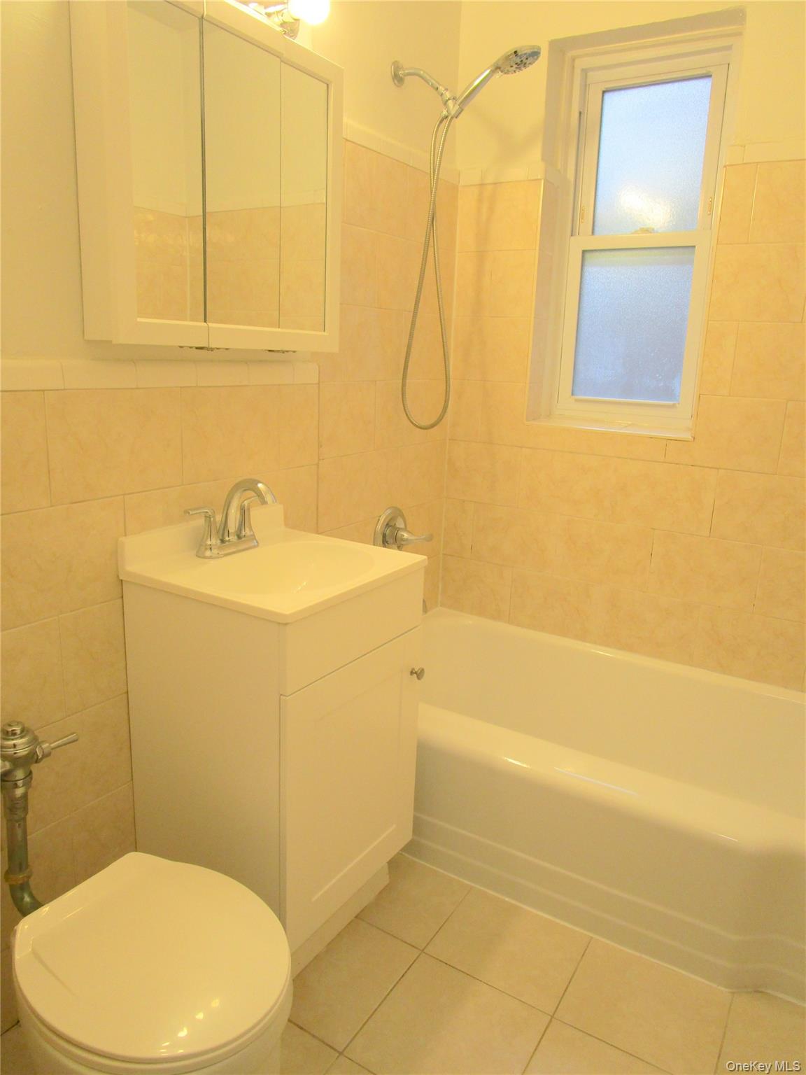 #13 photo, 585 McLean Avenue, Yonkers , NY 10705