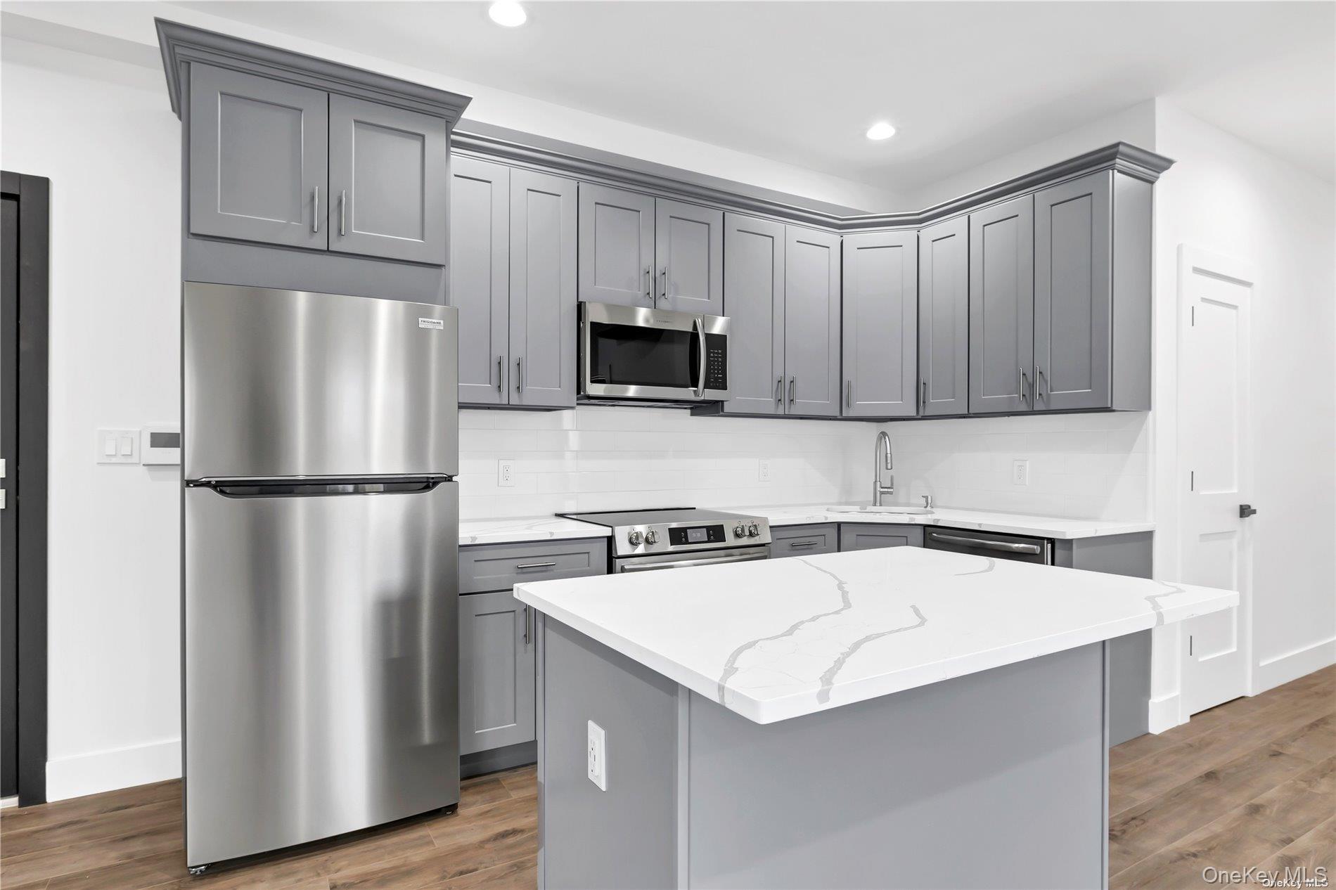 #1 photo, 533 Greenwich Street, ناسو Hempstead , NY 11550