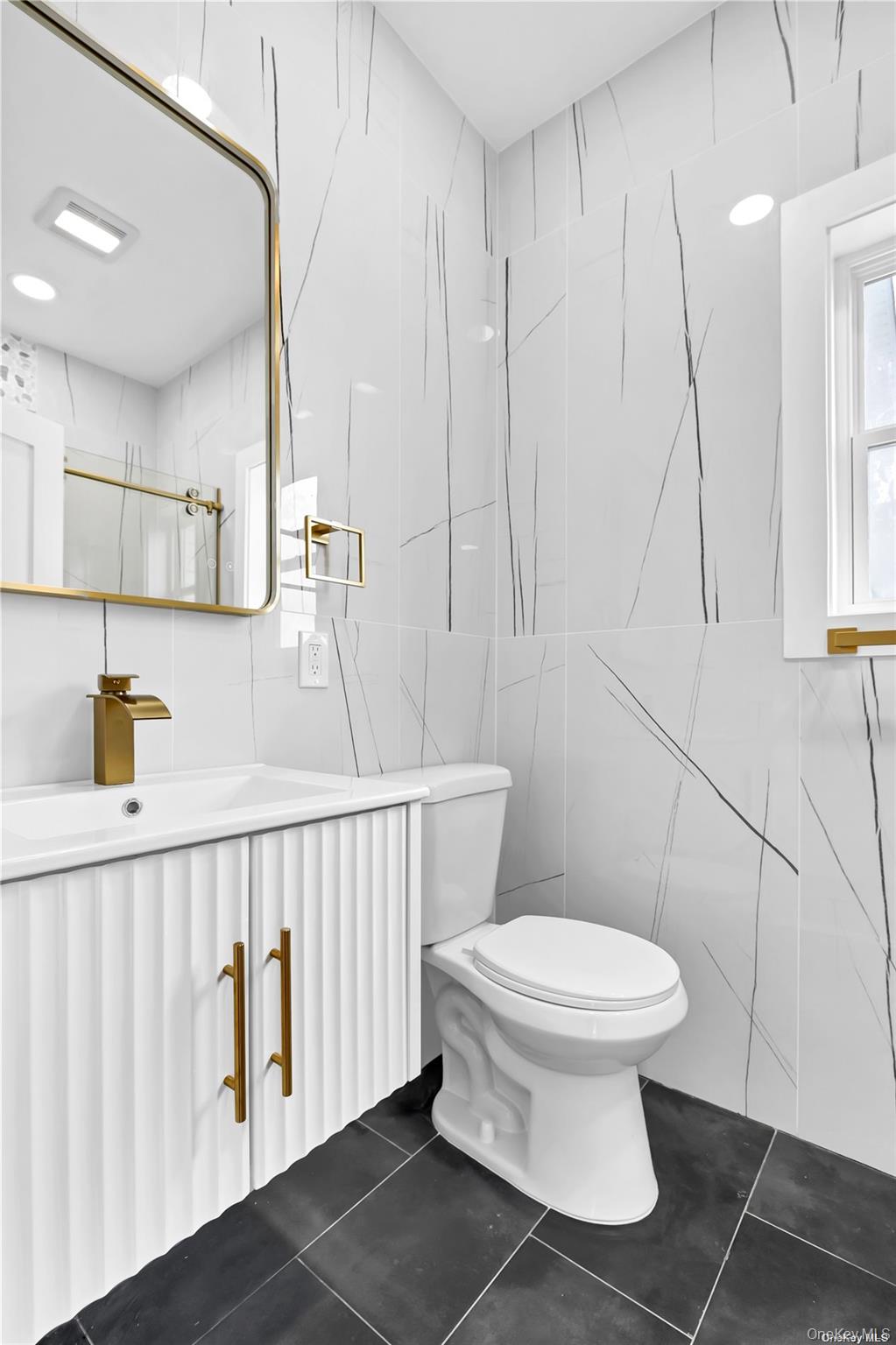 #13 photo, 533 Greenwich Street, ناسو Hempstead , NY 11550