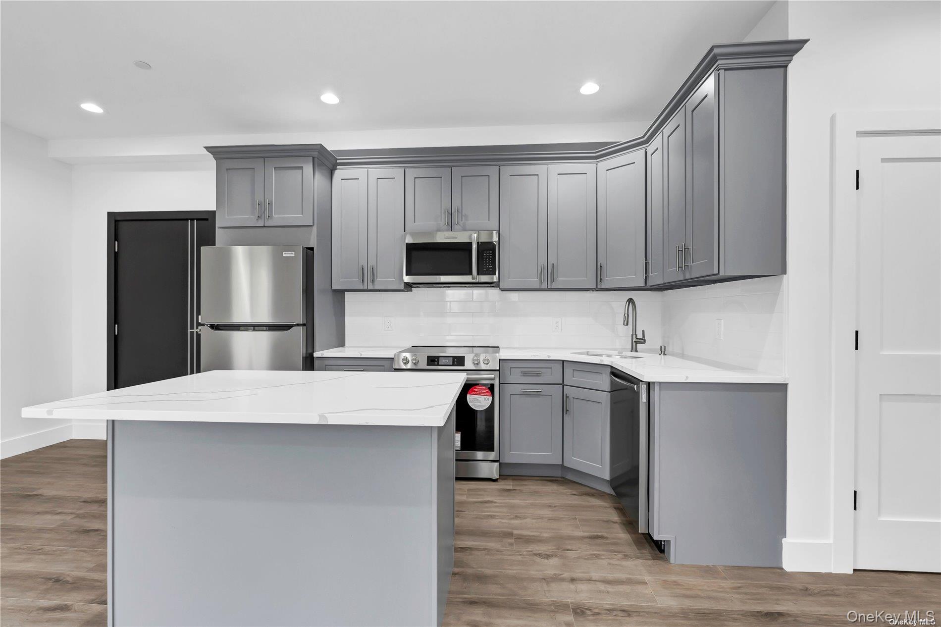 #4 photo, 533 Greenwich Street, ناسو Hempstead , NY 11550