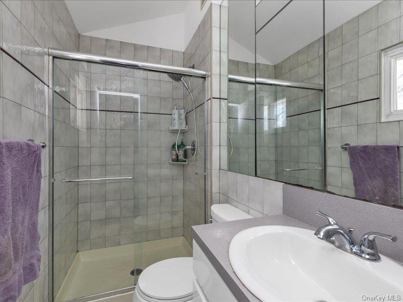 #13 photo, 1360 Wilson Road, ناسو East Meadow , NY 11554