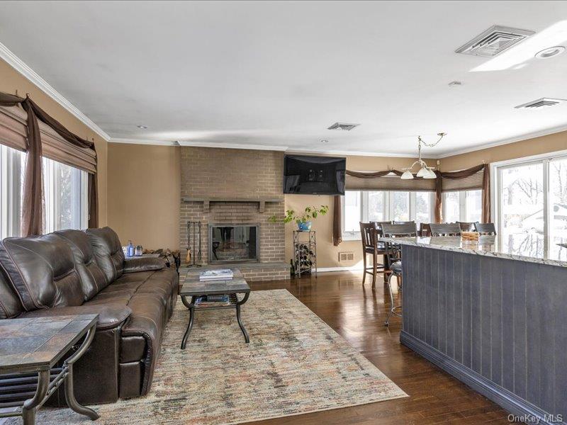 #4 photo, 1360 Wilson Road, ناسو East Meadow , NY 11554