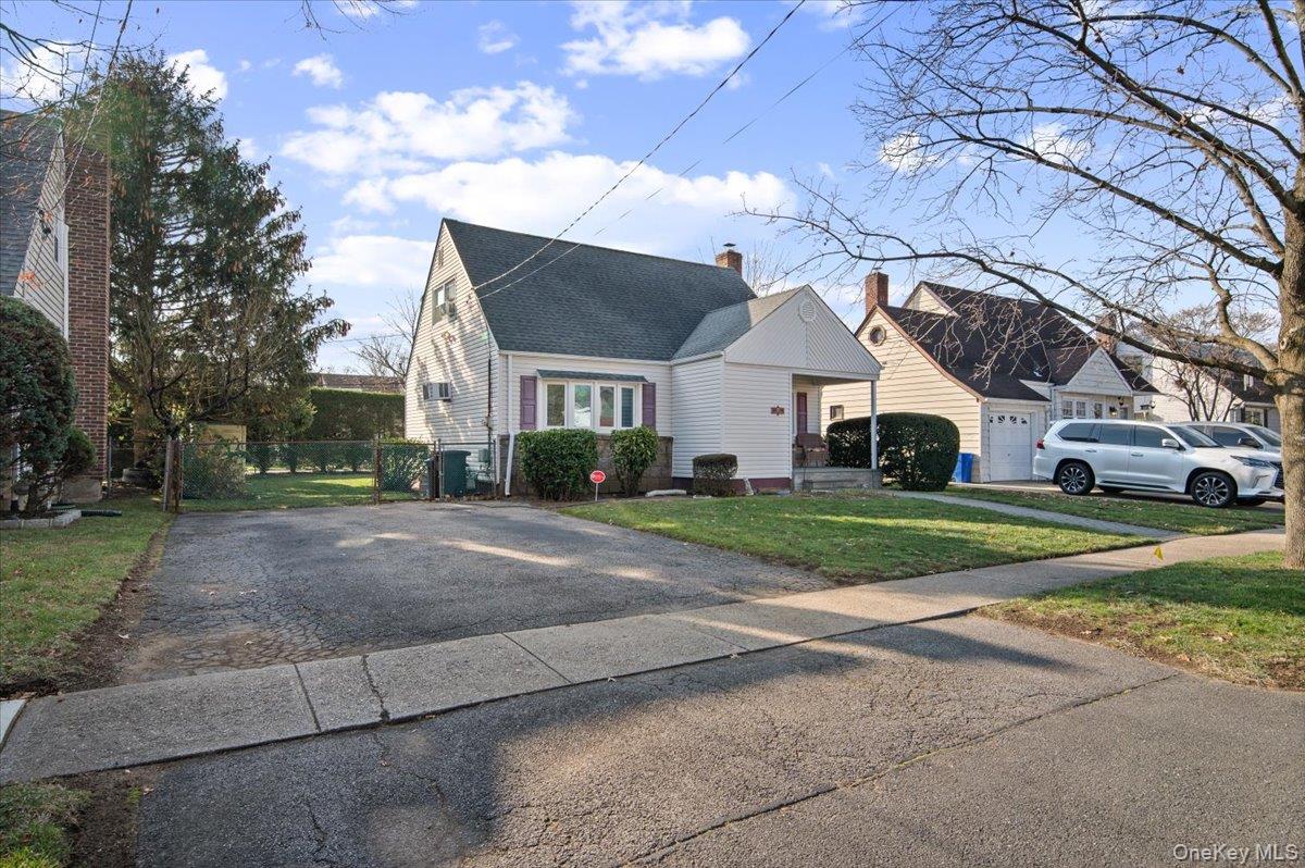 #2 photo, 132 E Cherry Street, Floral Park , NY 11001