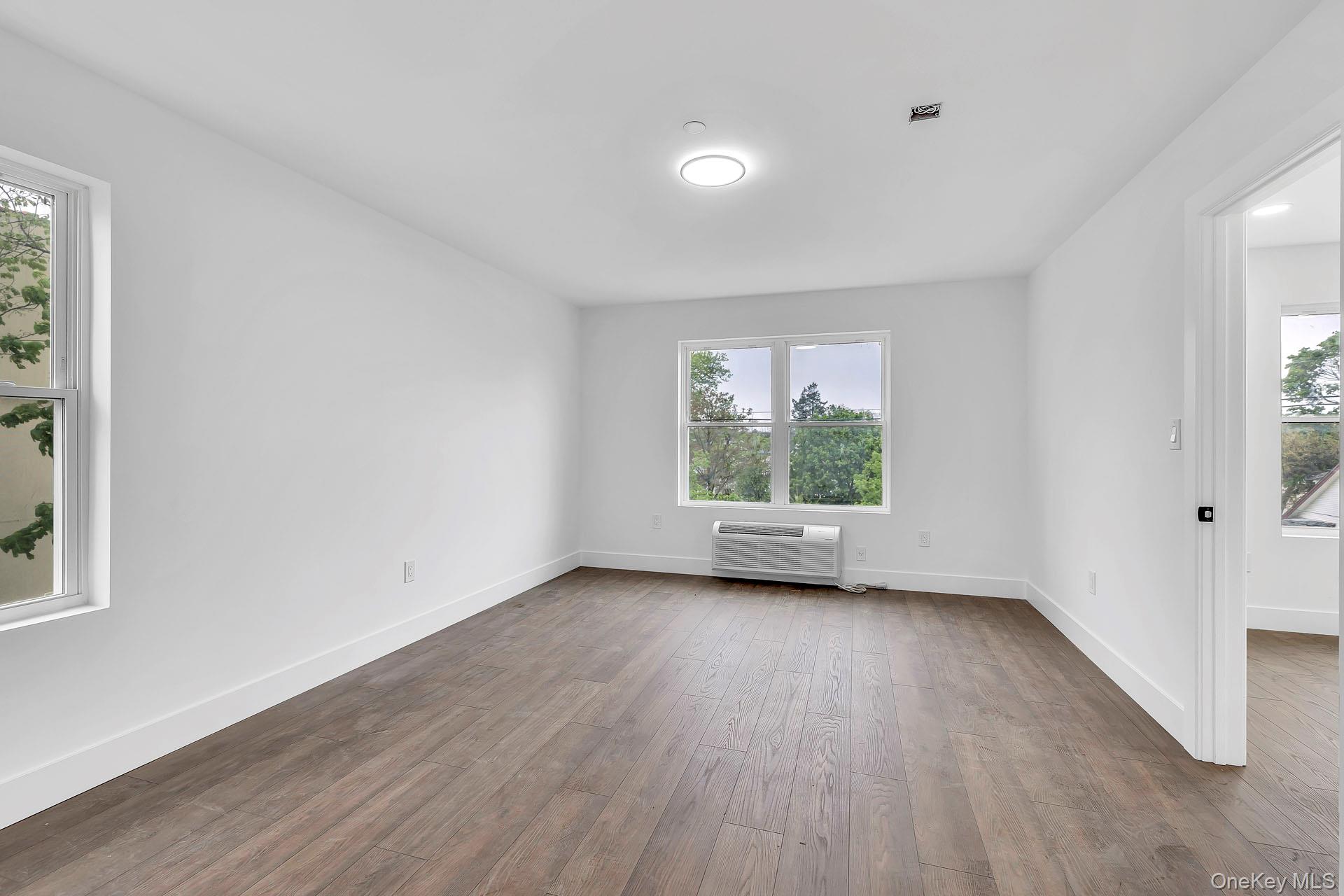 #10 photo, 74 Broadway, ناسو Freeport , NY 11520