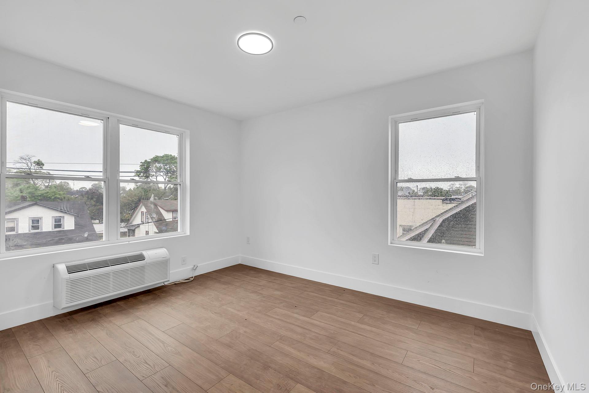 #13 photo, 74 Broadway, ناسو Freeport , NY 11520