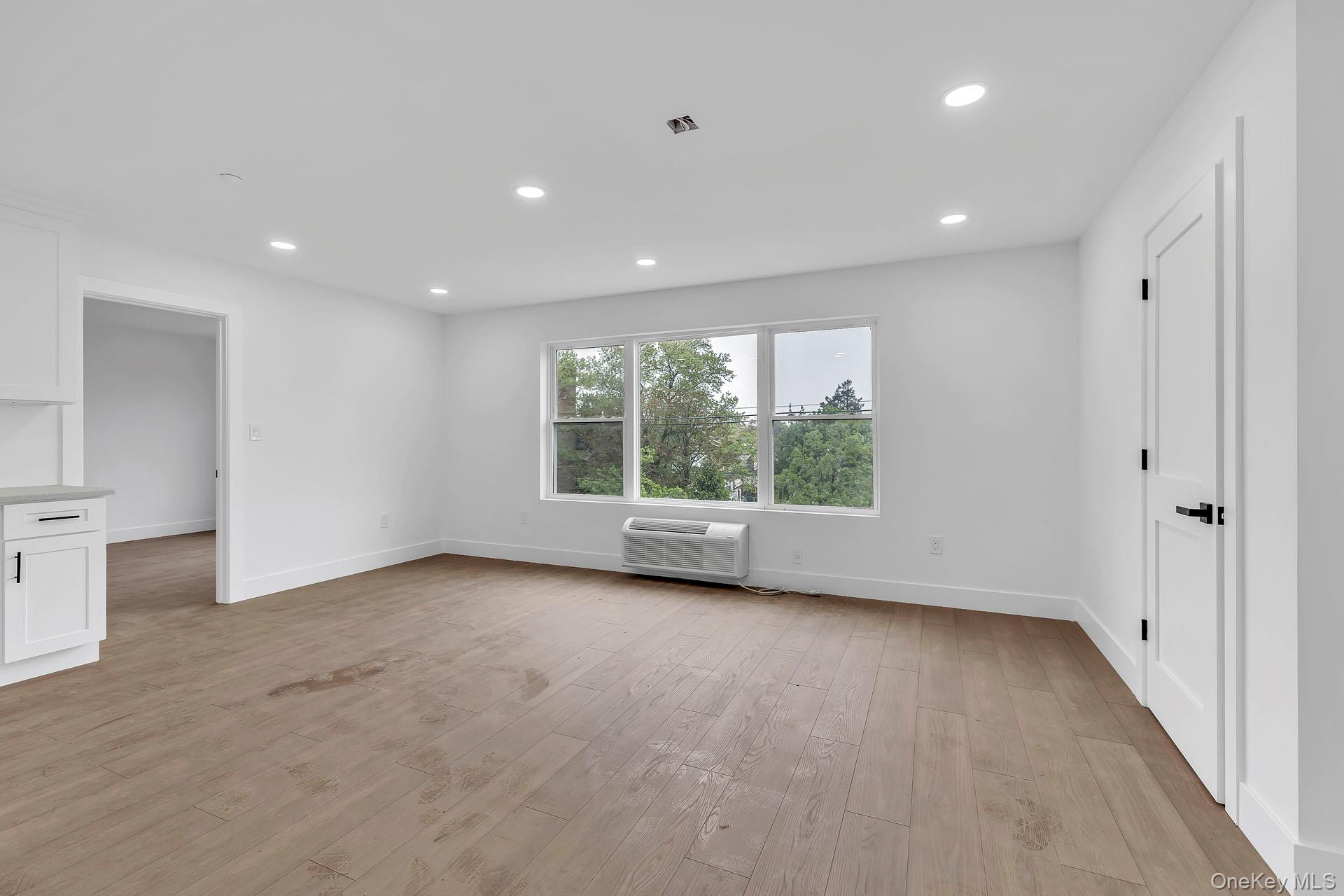 #2 photo, 74 Broadway, ناسو Freeport , NY 11520