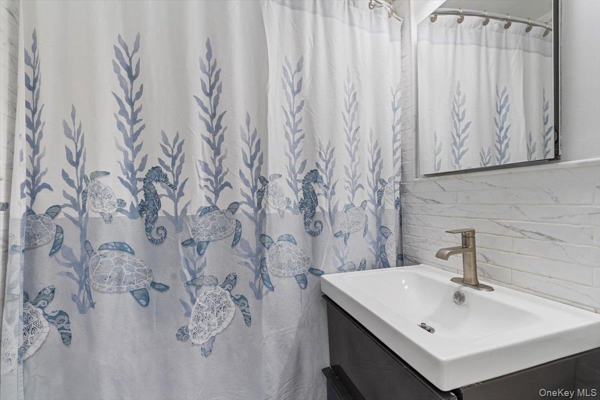 #18 photo, 5425 Valles Avenue, Bronx , NY 10471