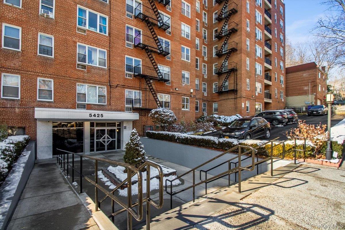 #2 photo, 5425 Valles Avenue, Bronx , NY 10471