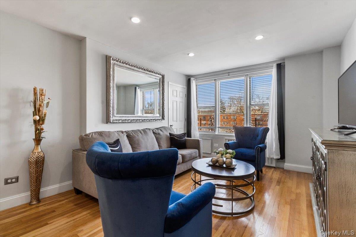 #3 photo, 5425 Valles Avenue, Bronx , NY 10471