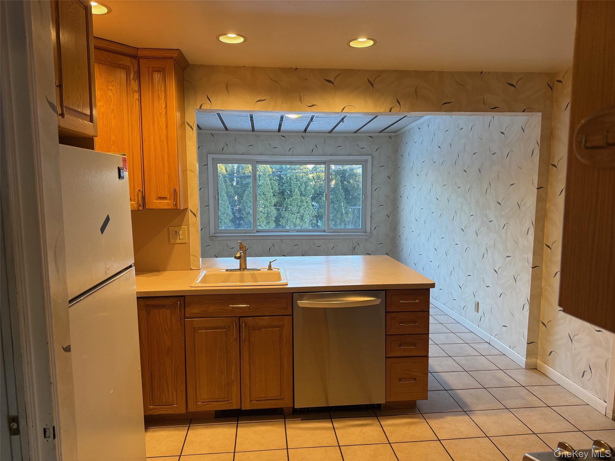 #5 photo, 12 Cranberry Lane, Plainview , NY 11803