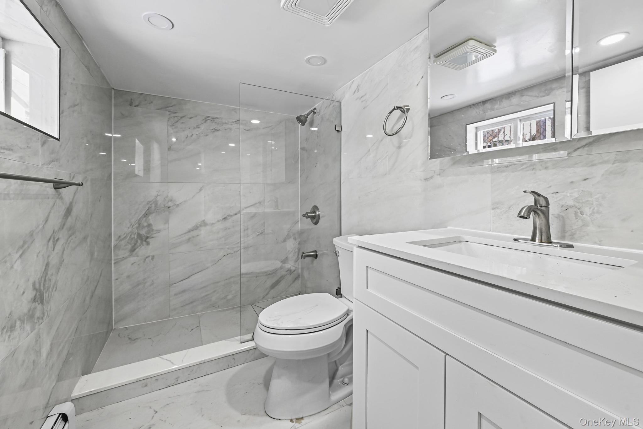 #16 photo, 6 Pershing Avenue, 长岛 Valley Stream , NY 11581