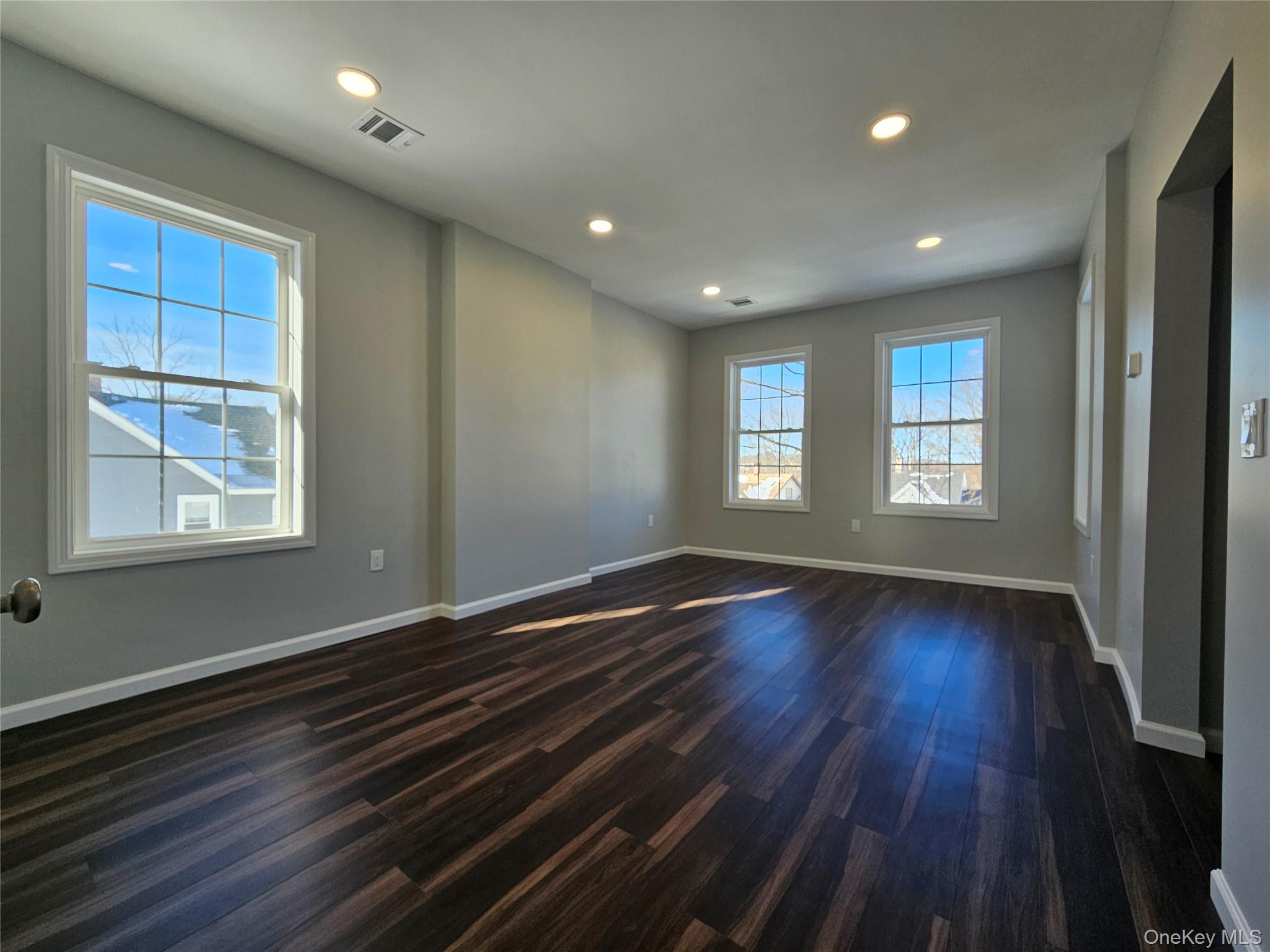 #7 photo, 139 W Main Street, 紐約州 Walden , NY 12586