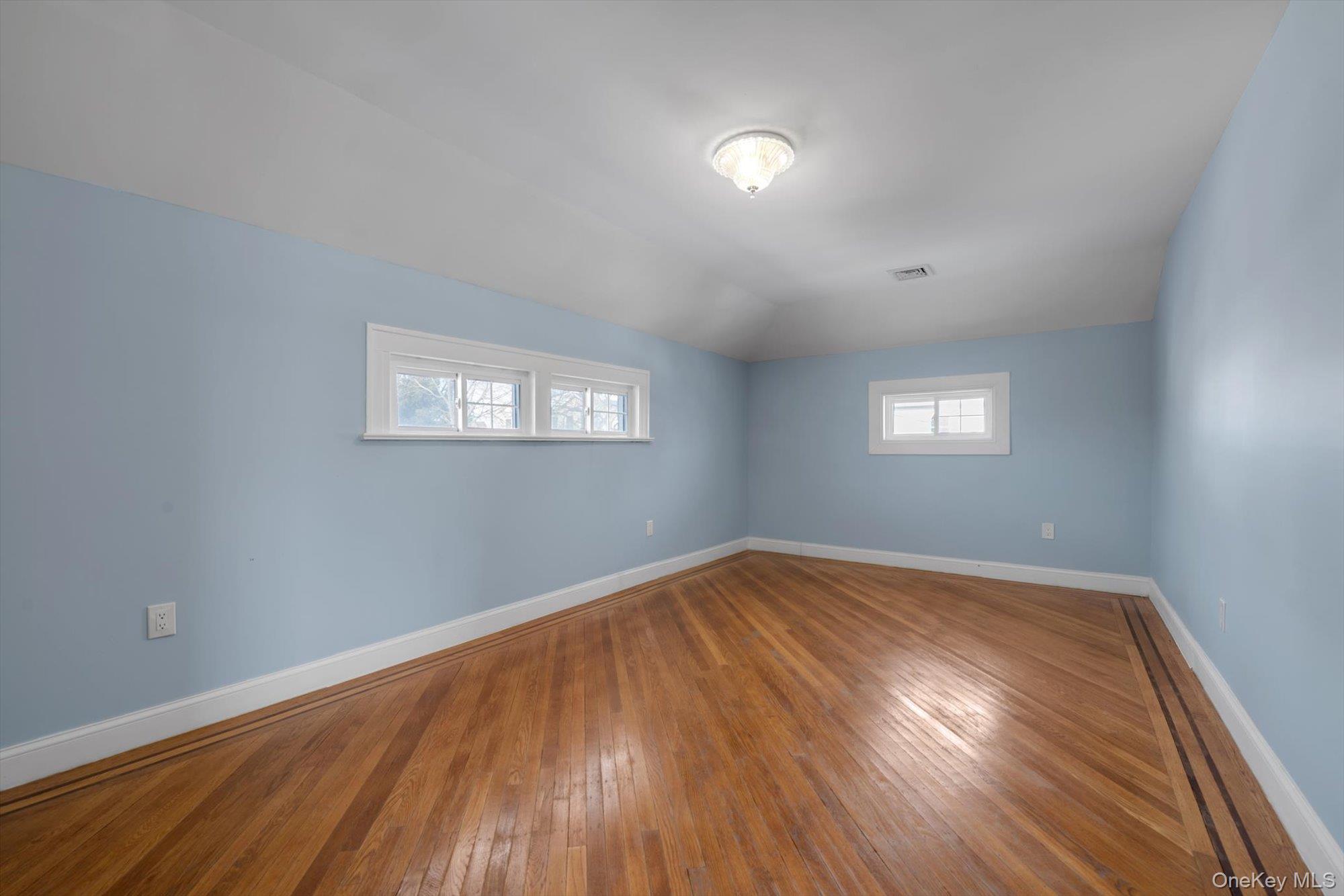 #12 photo, 109-39 194th Street, Saint Albans , NY 11412