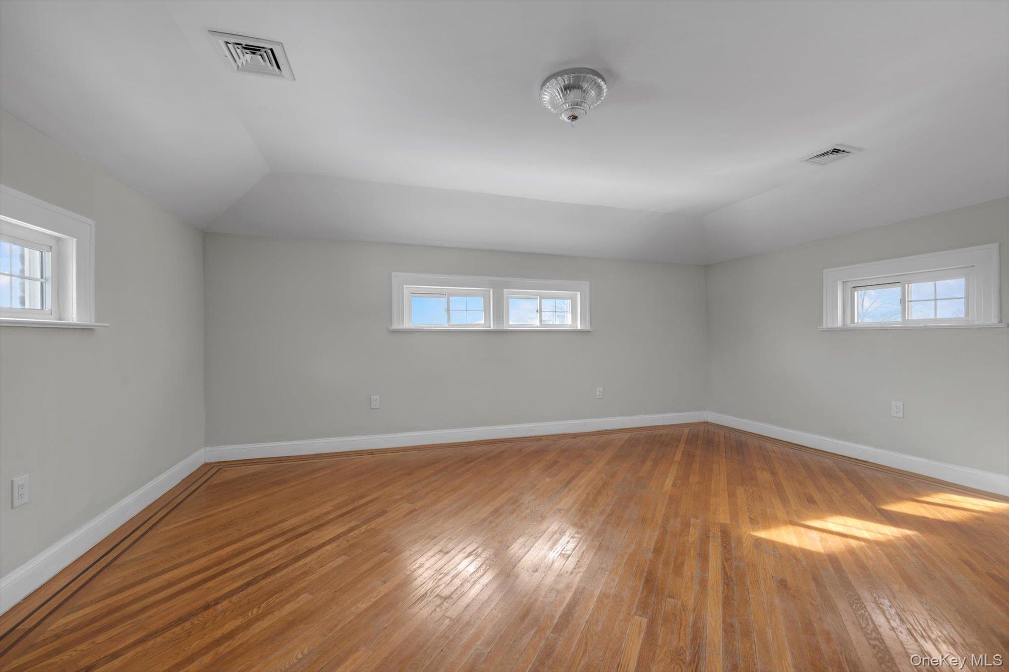 #13 photo, 109-39 194th Street, Saint Albans , NY 11412