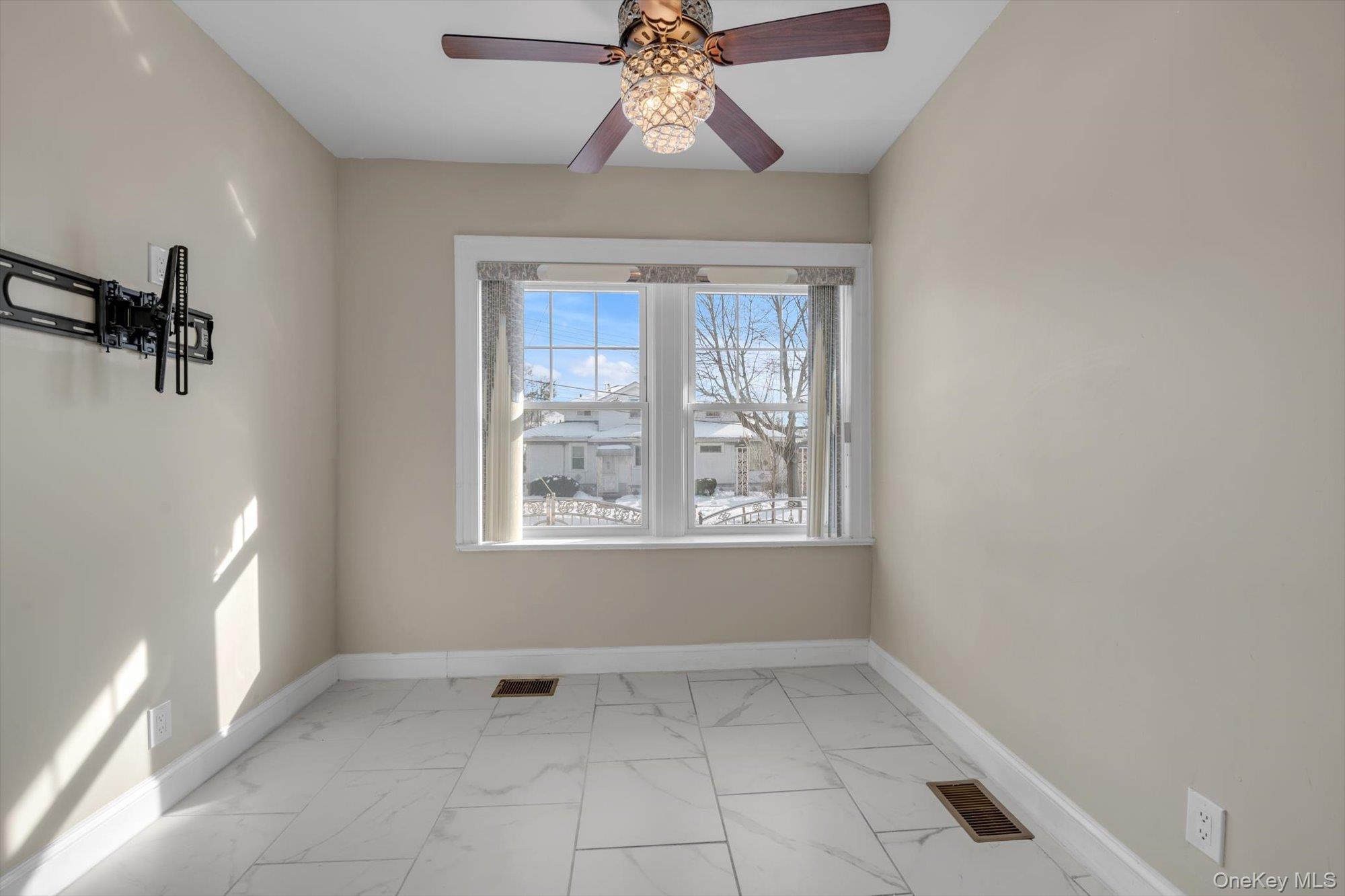 #7 photo, 109-39 194th Street, Saint Albans , NY 11412