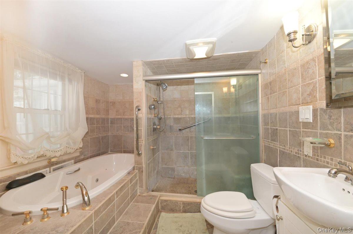 #20 photo, 6 CALLAHANS Road, Fort Salonga , NY 11768