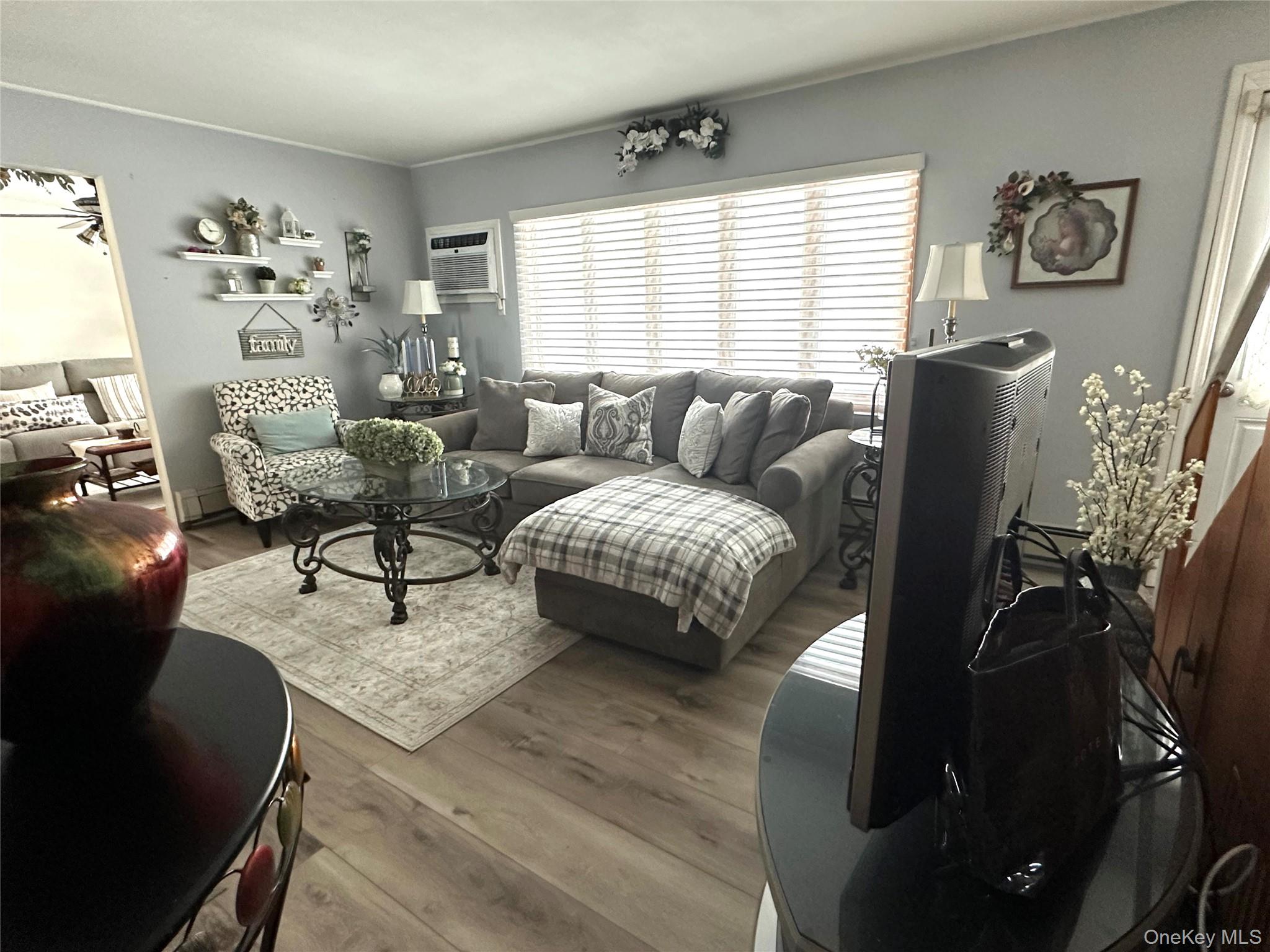 #13 photo, 166 Choir Lane, নাসাউ কাউন্টি Westbury , NY 11590