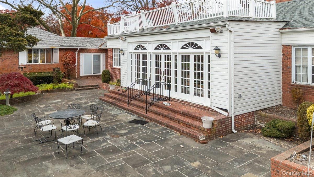 #13 photo, 246 Briarwood Crossing, नासाउ काउंटी Lawrence , NY 11559