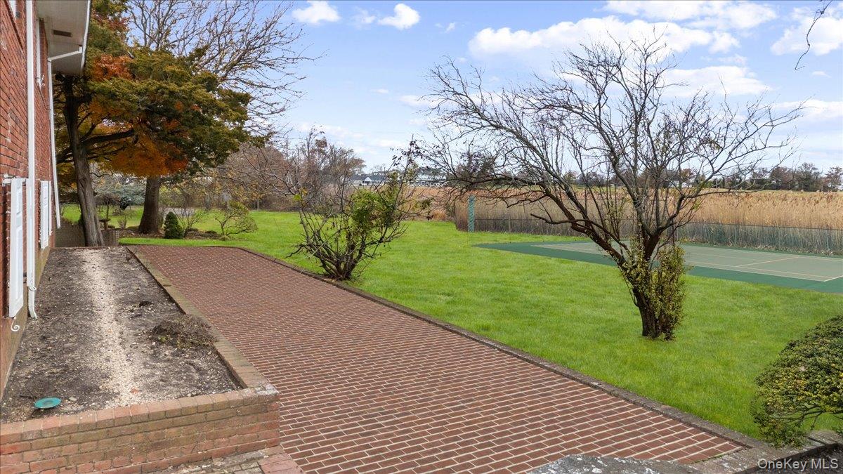 #14 photo, 246 Briarwood Crossing, नासाउ काउंटी Lawrence , NY 11559