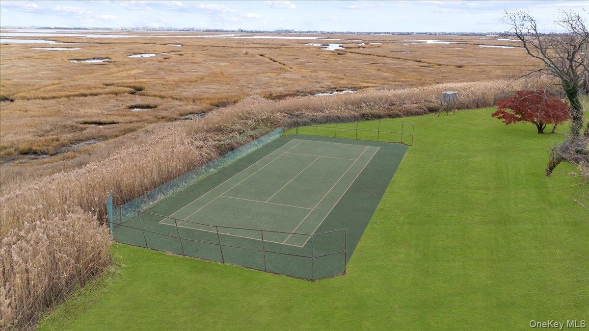 #16 photo, 246 Briarwood Crossing, नासाउ काउंटी Lawrence , NY 11559