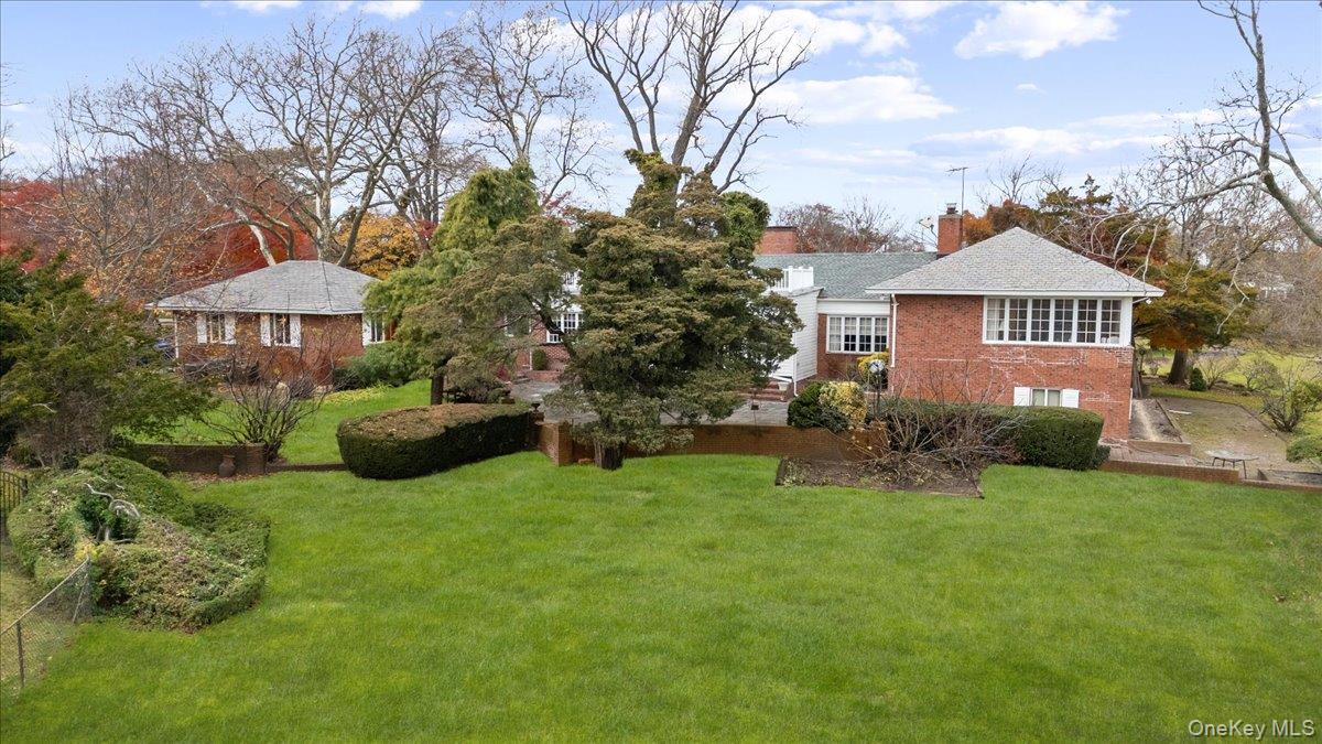 #19 photo, 246 Briarwood Crossing, नासाउ काउंटी Lawrence , NY 11559