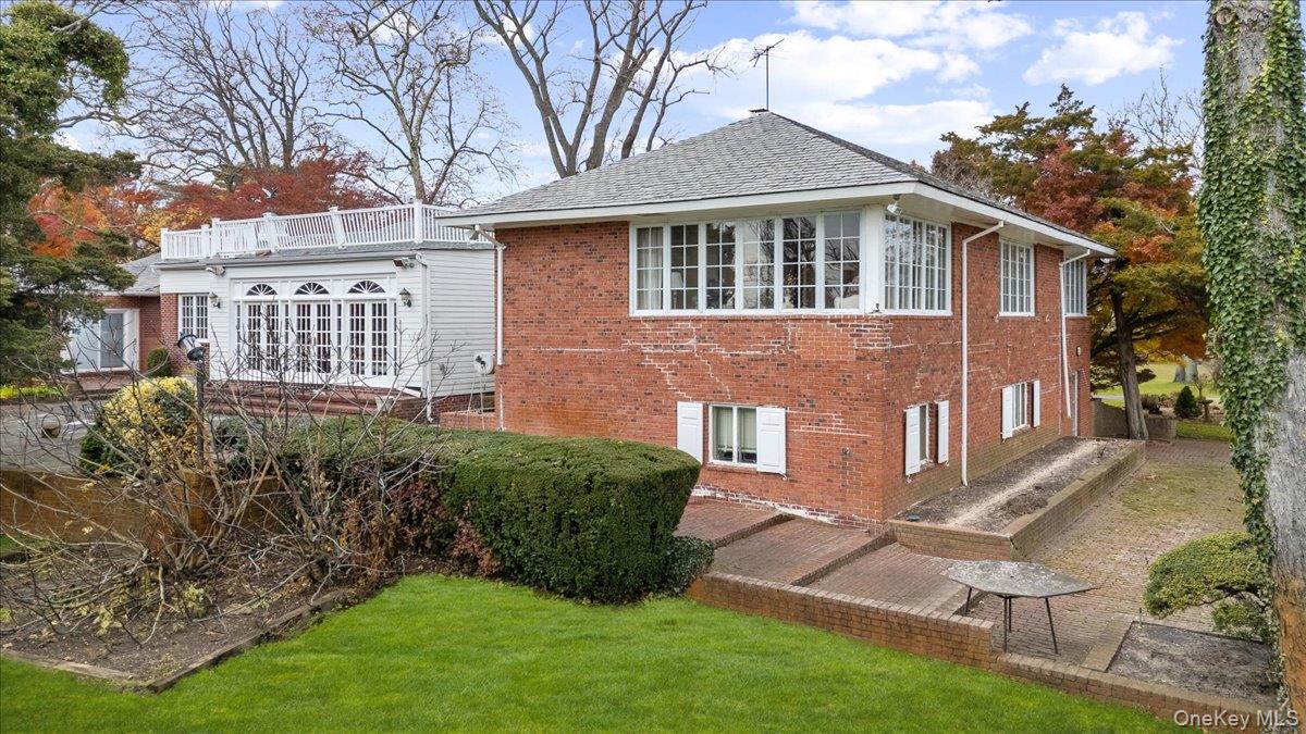 #9 photo, 246 Briarwood Crossing, नासाउ काउंटी Lawrence , NY 11559