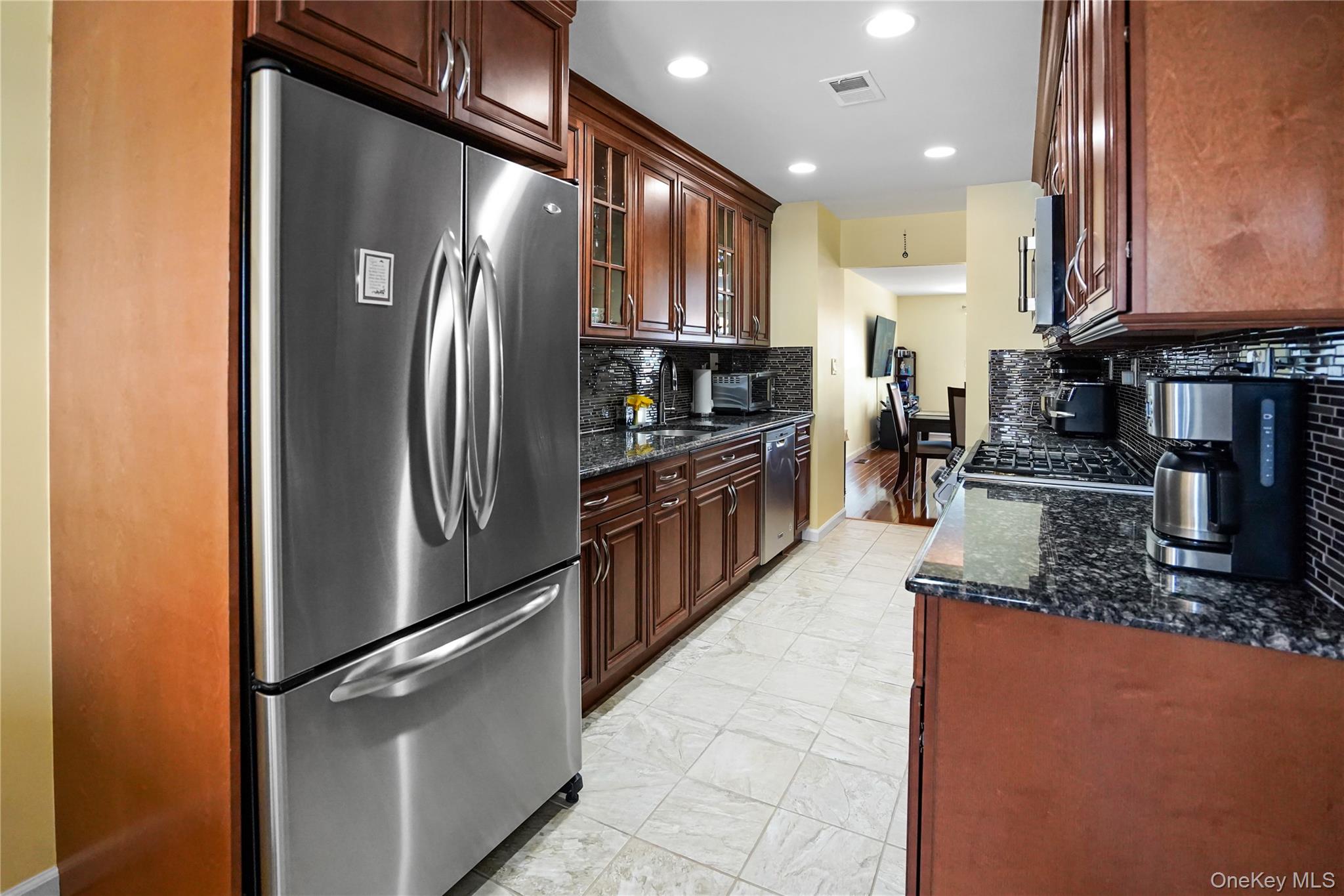 #3 photo, 2860 Nicole Court, Нассау ‖ Oceanside , NY 11572