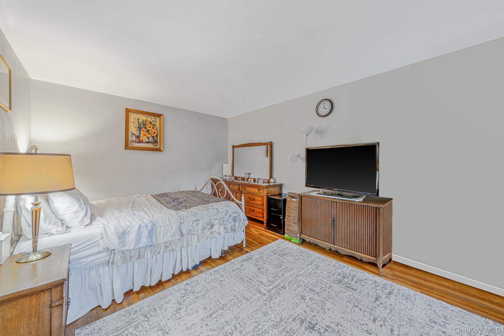 #7 photo, 83-75 118th Street, Kew Gardens , NY 11415