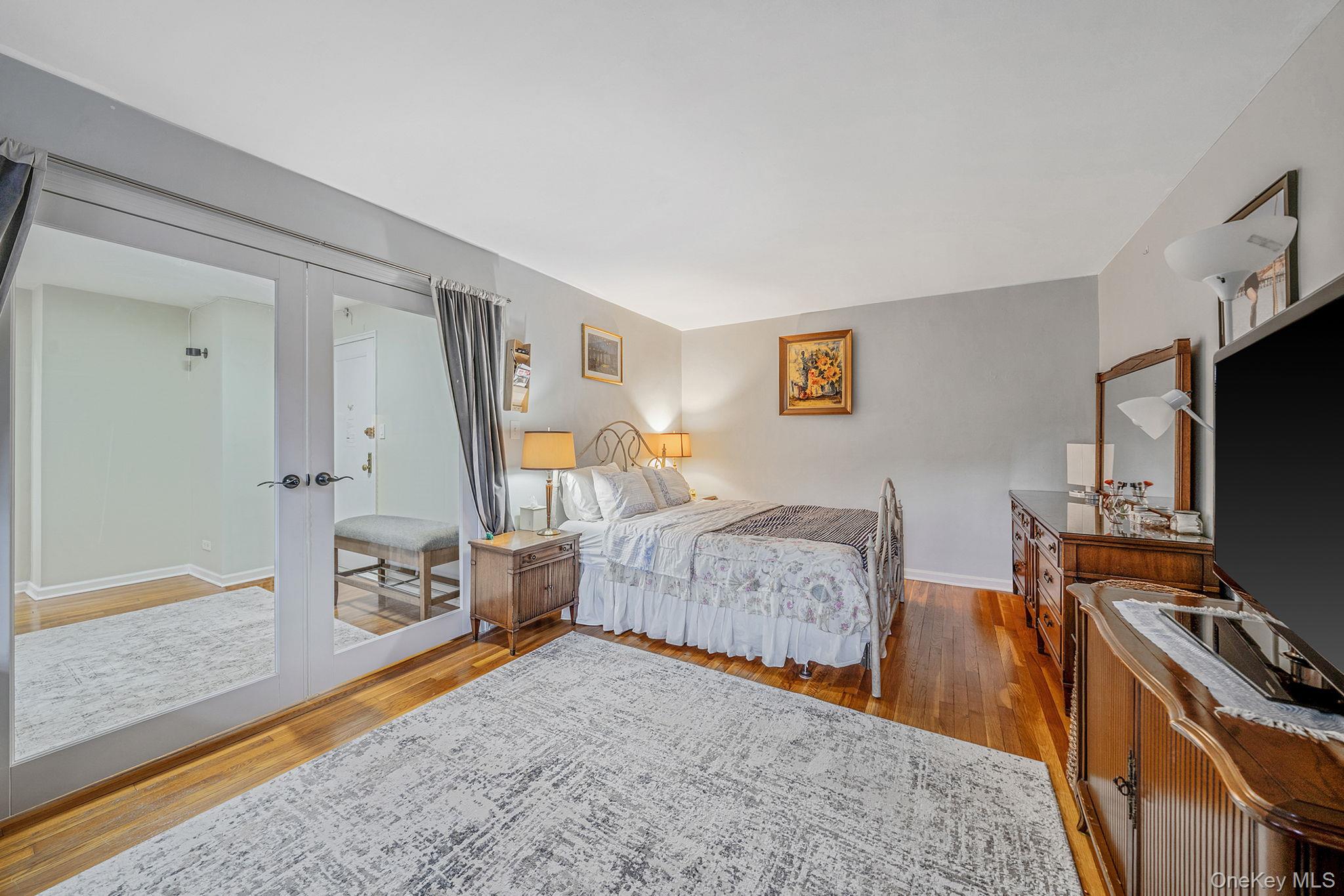 #8 photo, 83-75 118th Street, Kew Gardens , NY 11415