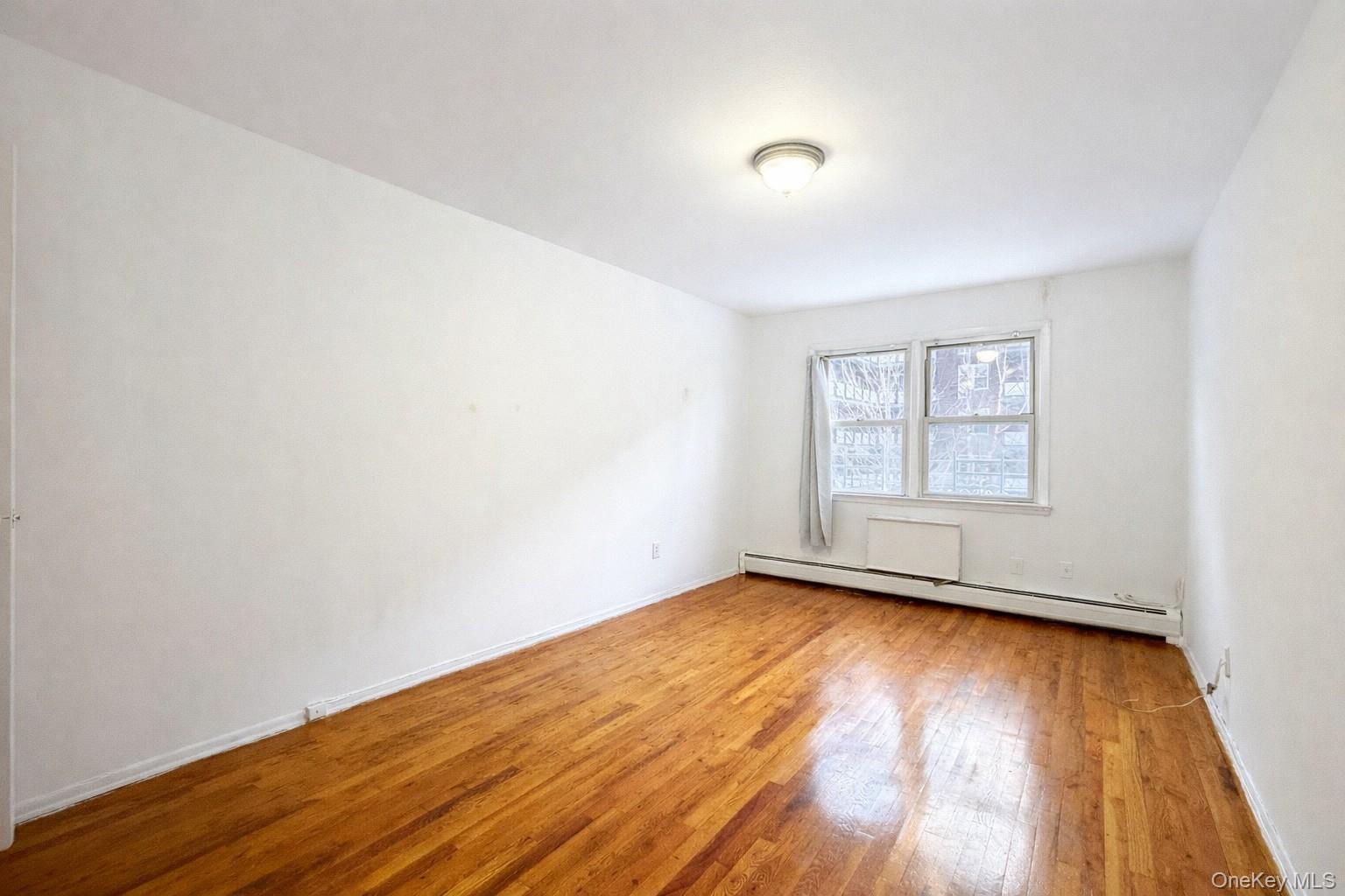 #11 photo, 16-56 Bell, Bayside , NY 11360