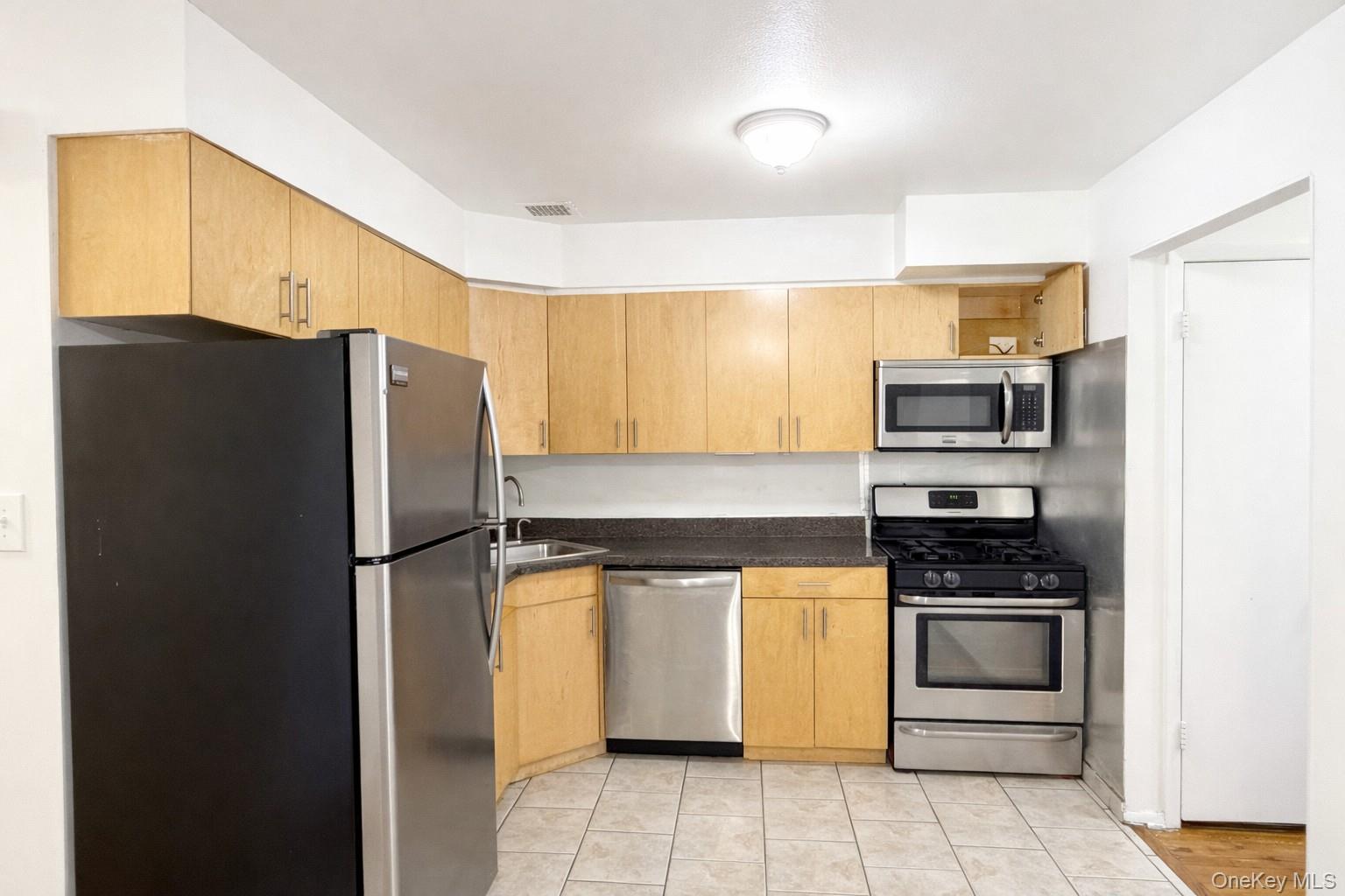 #6 photo, 16-56 Bell, Bayside , NY 11360