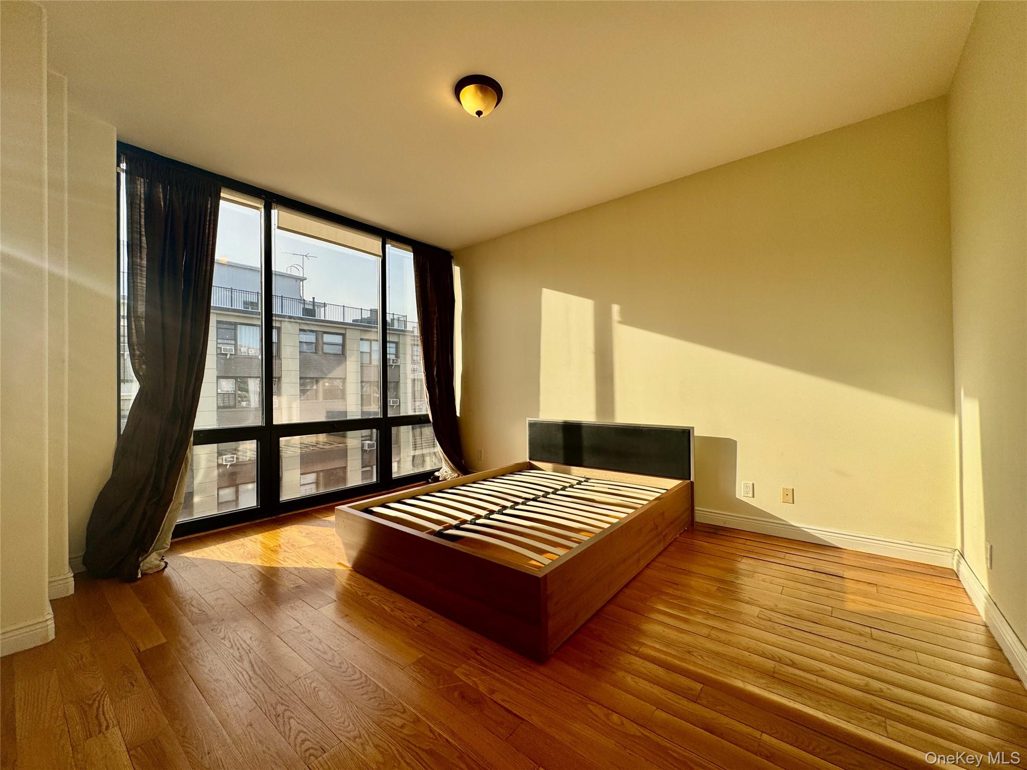 #8 photo, 6336 99th Street, קווינס Rego Park , NY 11374