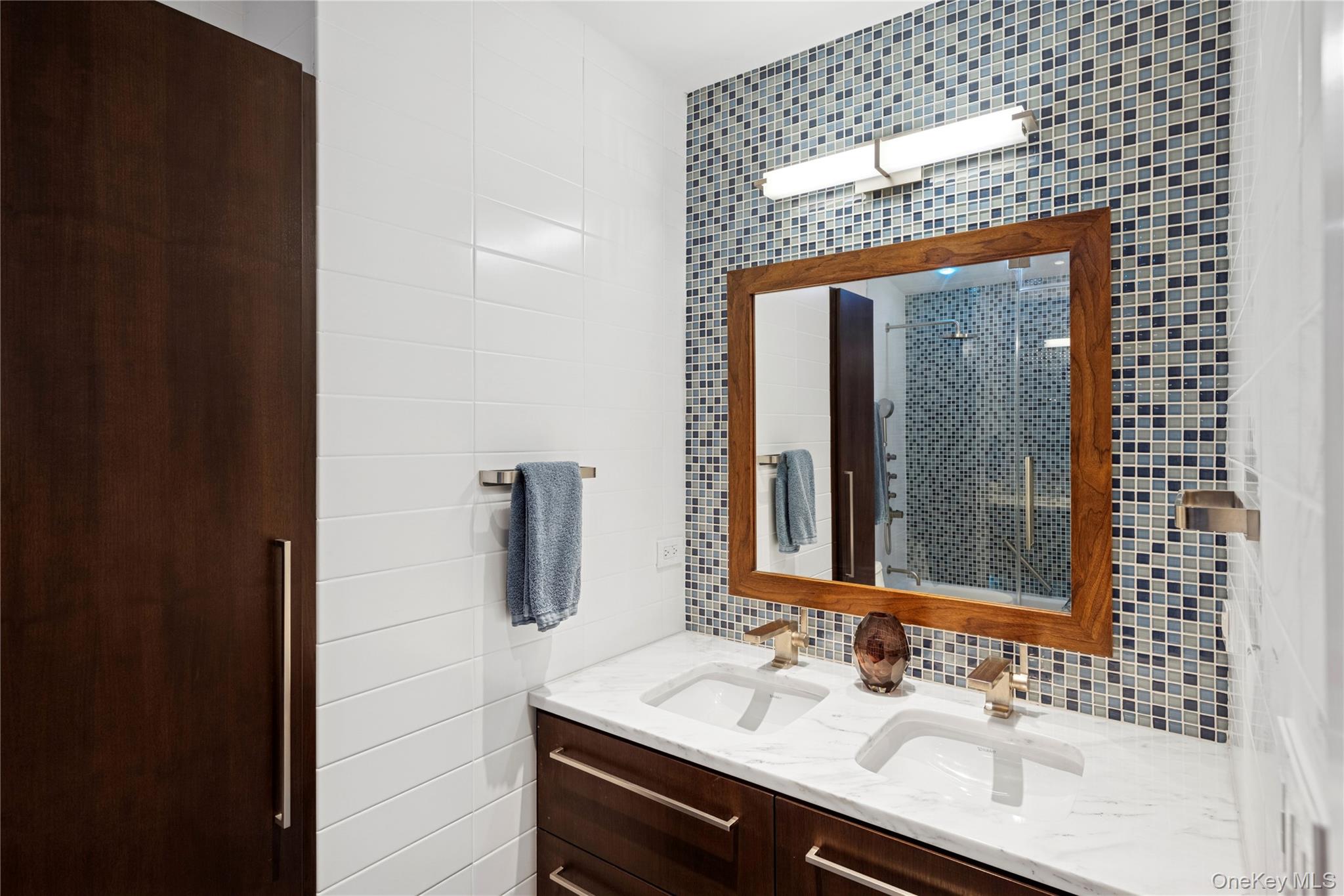 #16 photo, 2 Fifth Avenue, New York (Manhattan) , NY 10011