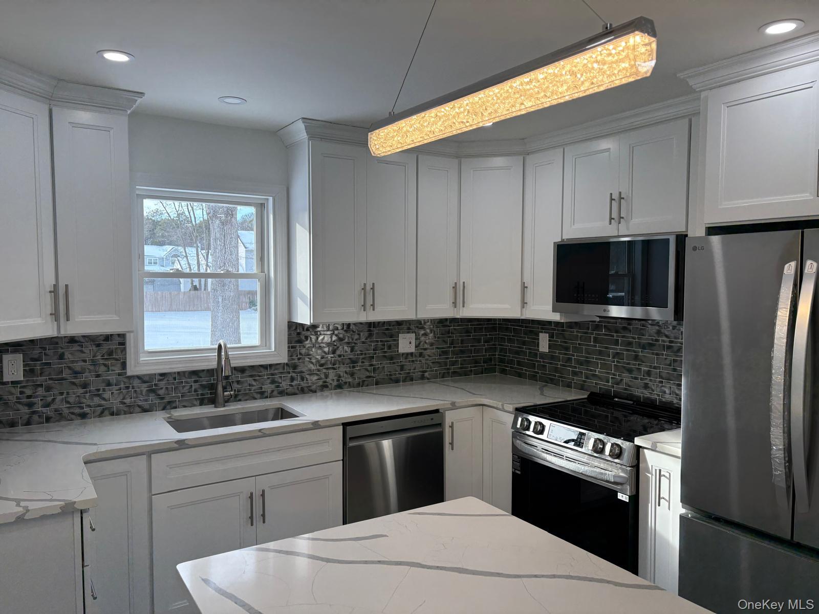 #4 photo, 10 Dourland Road, Medford , NY 11763