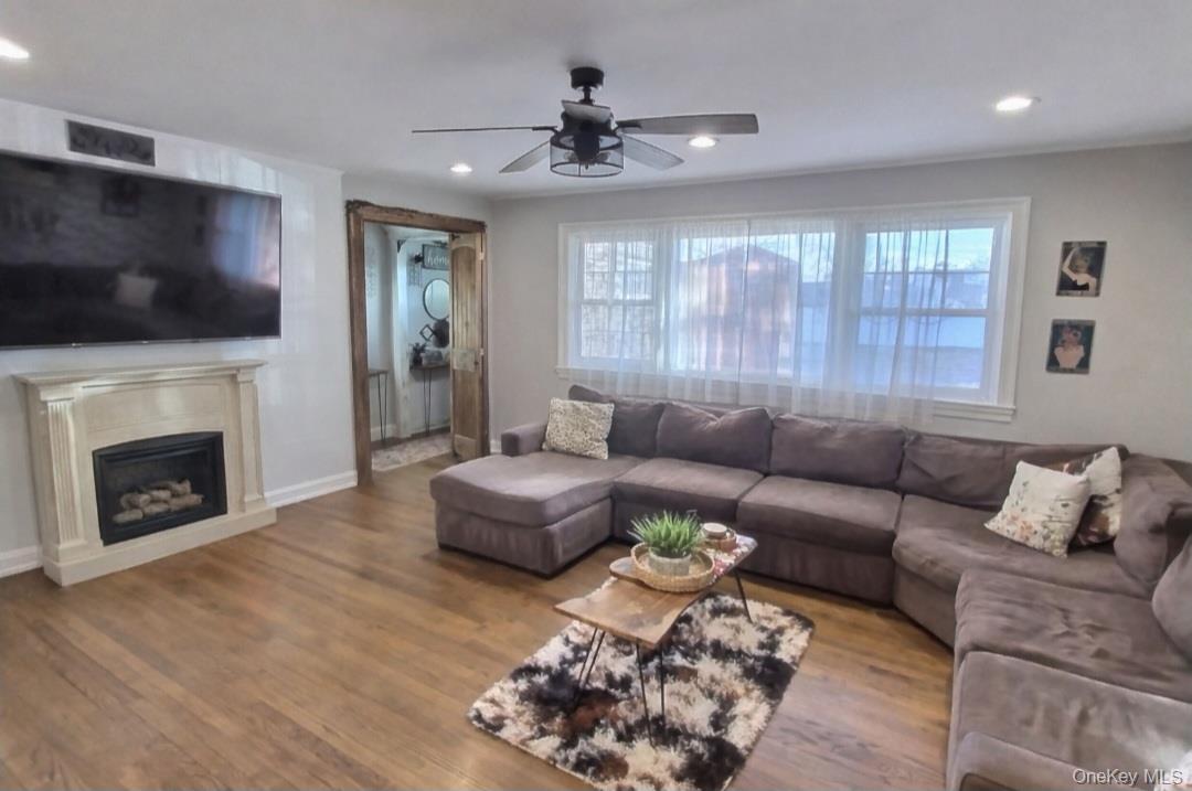 #5 photo, 166 Daniel Road, Massapequa , NY 11758