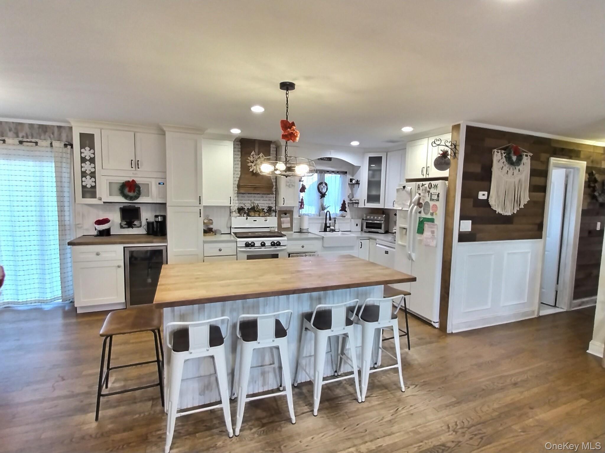 #7 photo, 166 Daniel Road, Massapequa , NY 11758