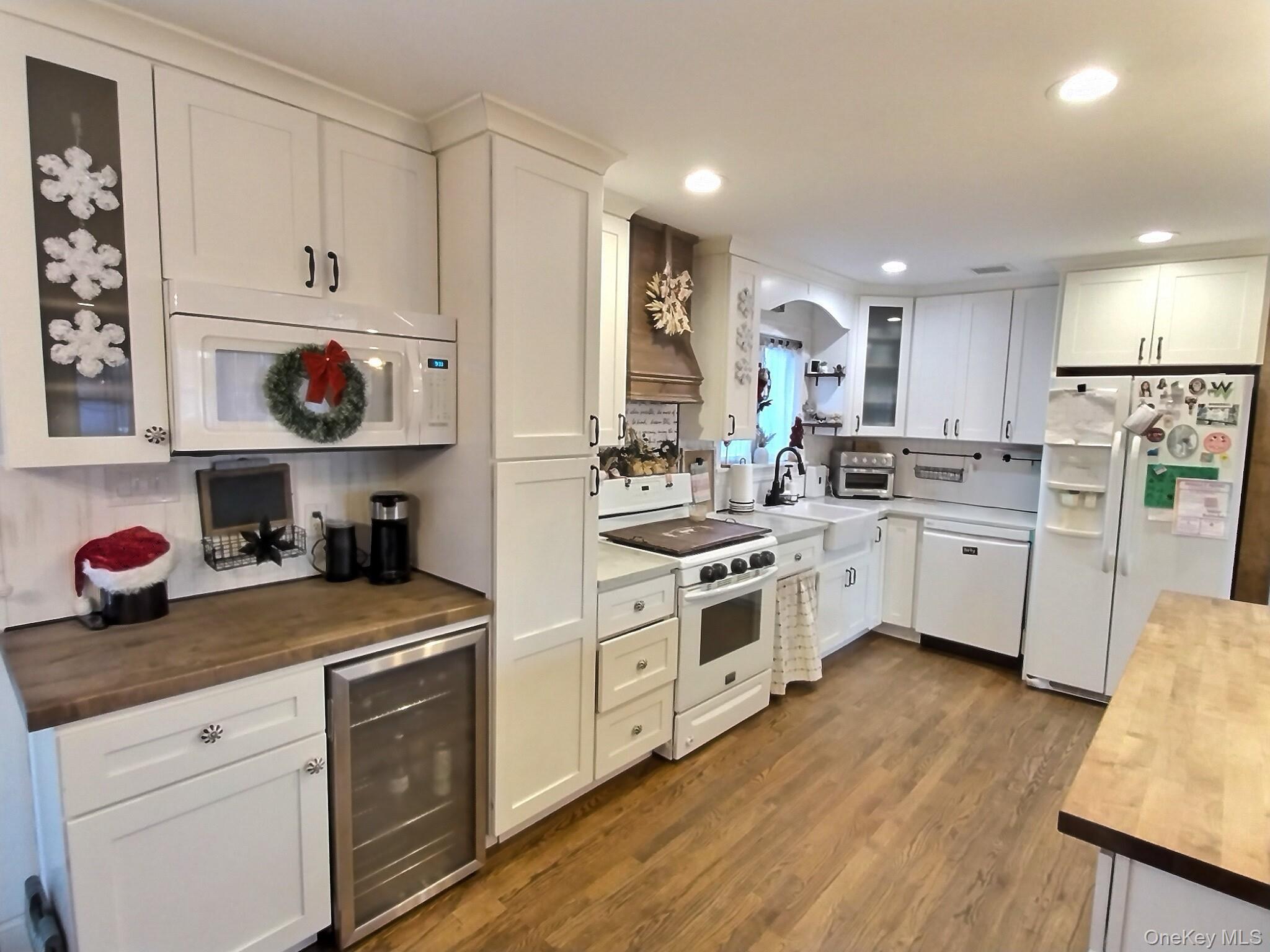 #8 photo, 166 Daniel Road, Massapequa , NY 11758